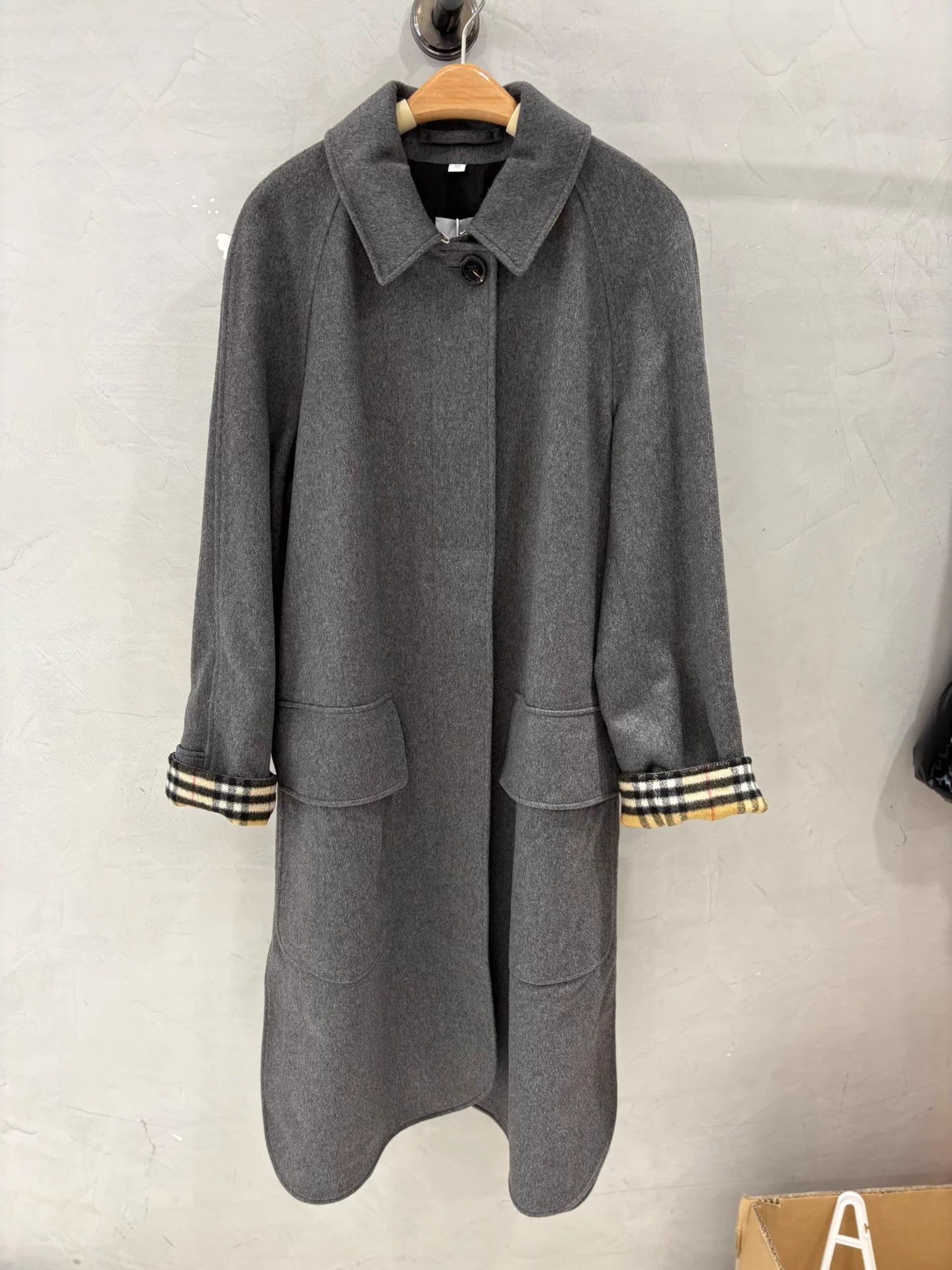Burberry Burberry Gray Check Cashmere Mid-Length Coat 40 NOS Size M / US 6-8 / IT 42-44 - 1 Thumbnail
