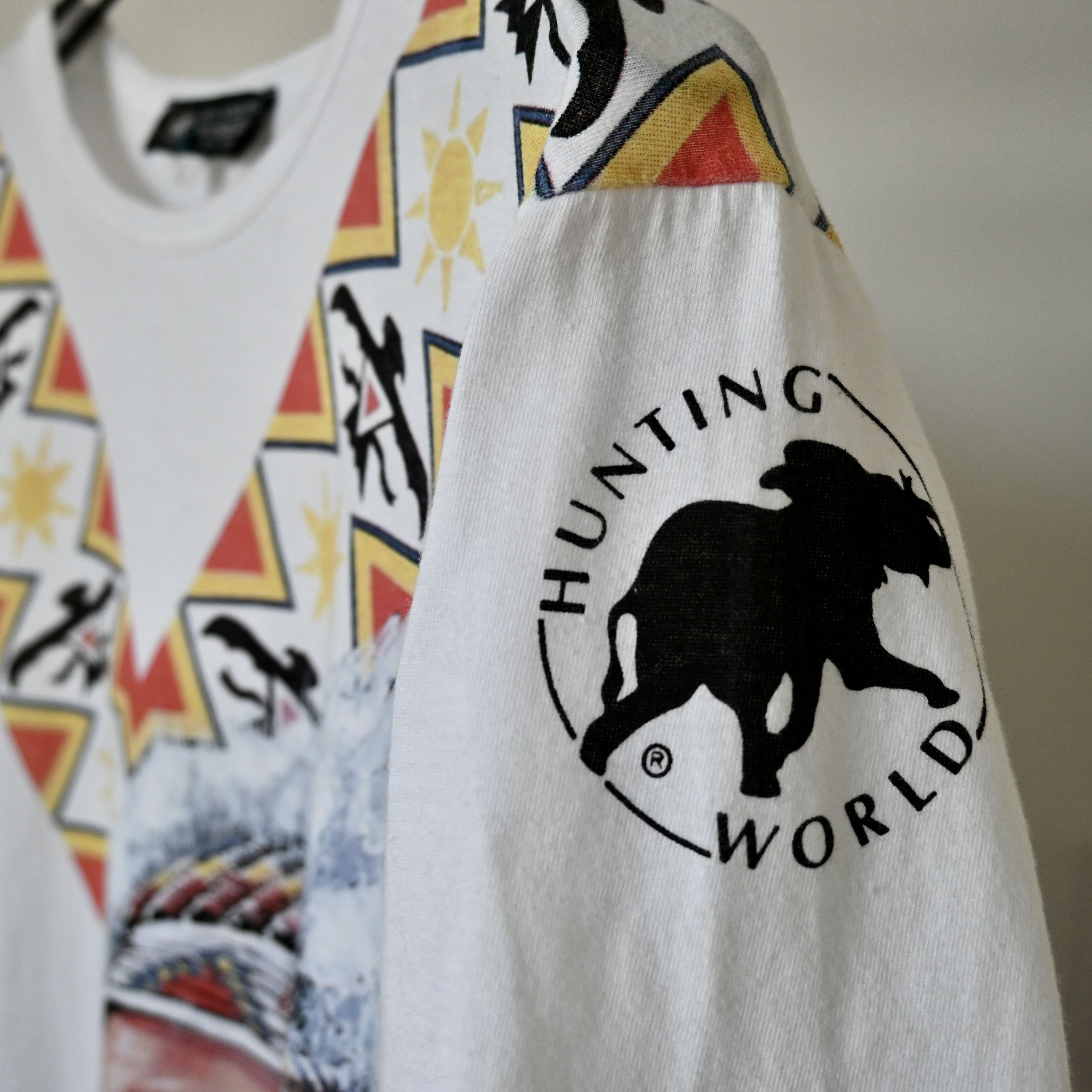Vintage VTG 2000s HUNTING WORLD tribal chief T-shirt, made in Italy Size US L / EU 52-54 / 3 - 7 Thumbnail