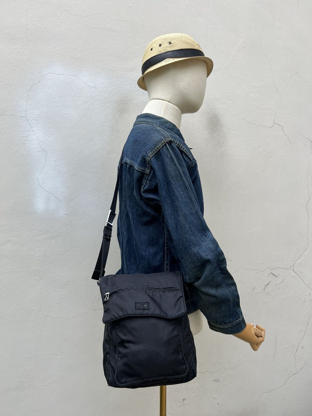 Yohji Yamamoto Vintage Yohji Yamamoto Y’saccs Black Sling Bag Size ONE SIZE - 3 Thumbnail