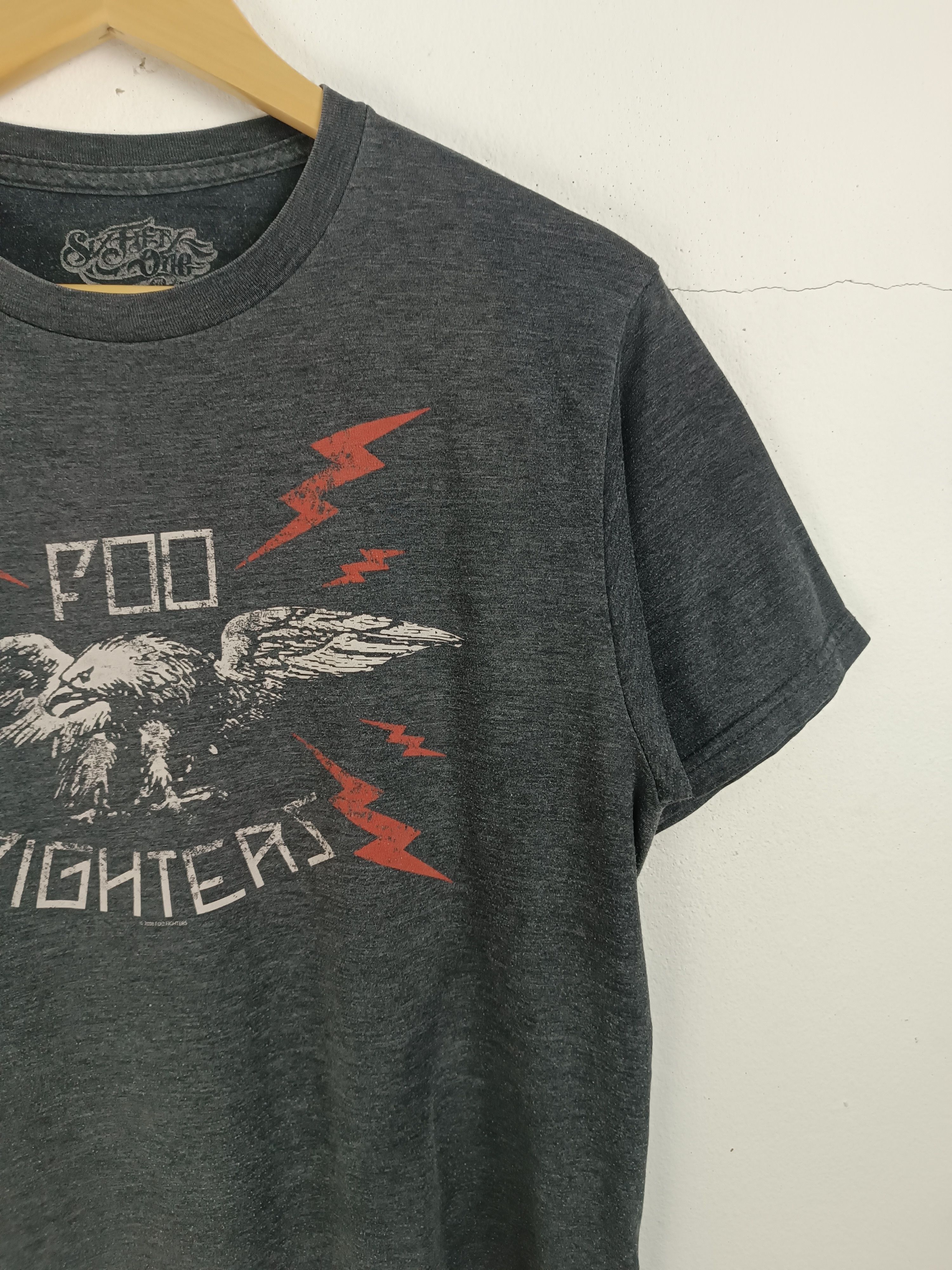 Band Tees VINTAGE 2008 FOO FIGHTERS TEE nirvana grunge y2k pearl jam Size US M / EU 48-50 / 2 - 6 Thumbnail