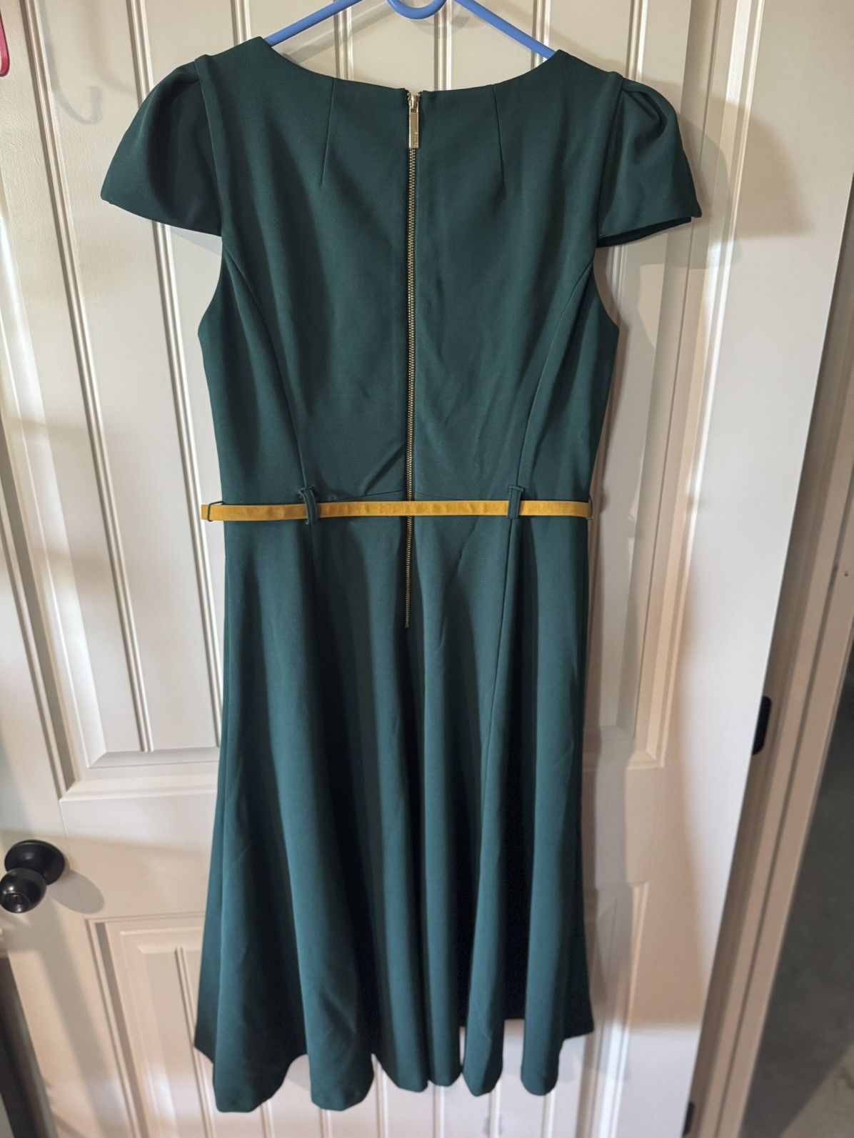Calvin Klein CALVIN KLEIN💚 Forest Green Midi Dress, Belted Size M / US 6-8 / IT 42-44 - 4 Thumbnail