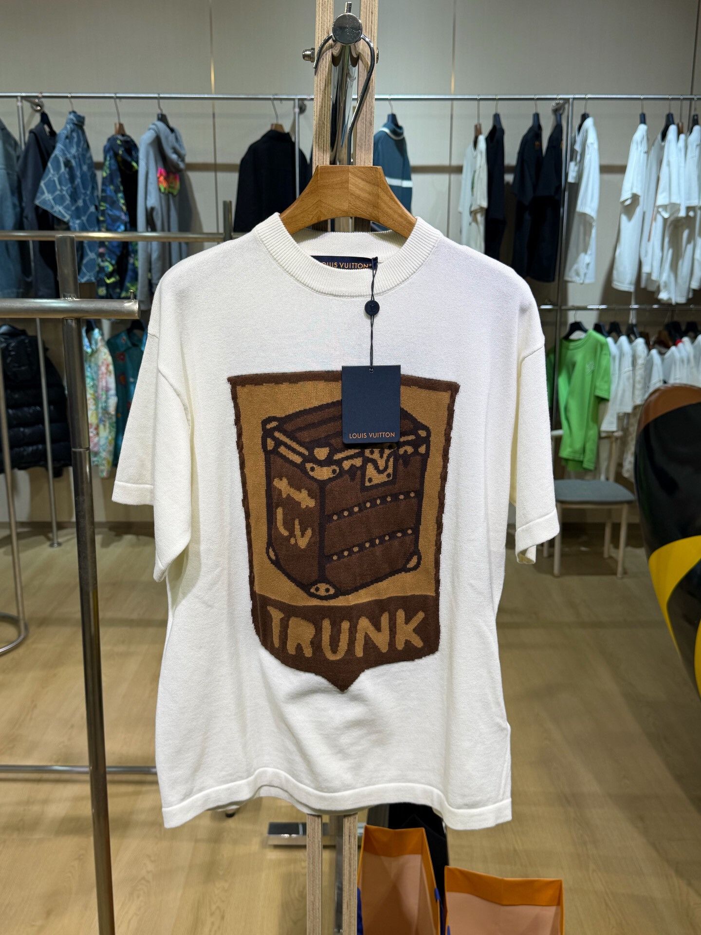 Louis Vuitton LV 2026 Hard Case Logo Knit Tee Size US S / EU 44-46 / 1 - 1 Thumbnail