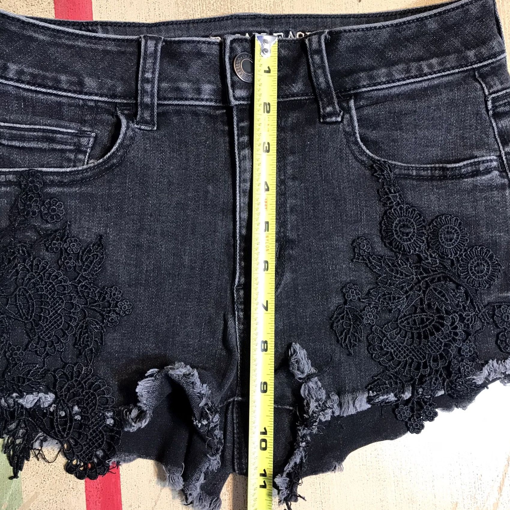 American Eagle Outfitters VINTAGE American Eagle Outfitters Shorts 4 Womens Hi Rise Shortie Denim Black Crochet Lace Stretch 2.0 Inseam 5-Pocket Women Mens? Size 27" / US 4 / IT 40 - 7 Thumbnail