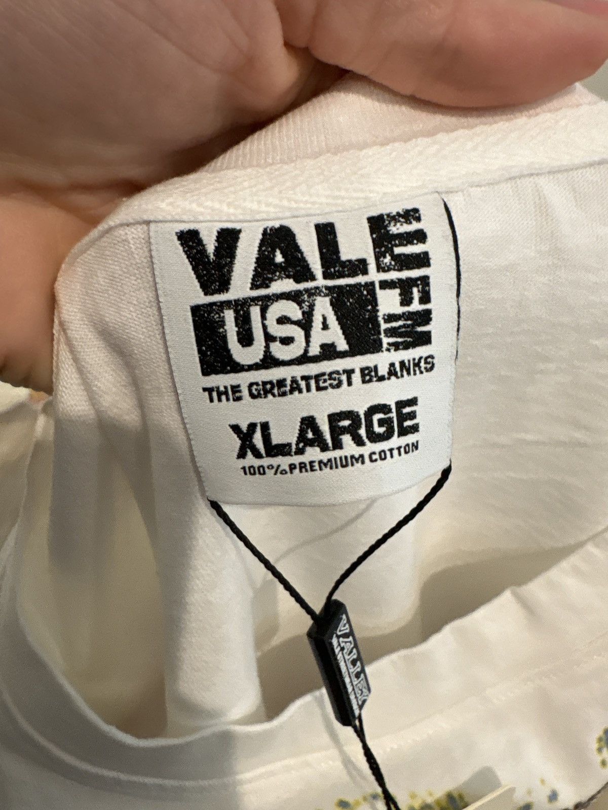 Vale Vale “Eye Of The Tiger” Bling Tee Size XL🐅 Size US XL / EU 56 / 4 - 5 Thumbnail