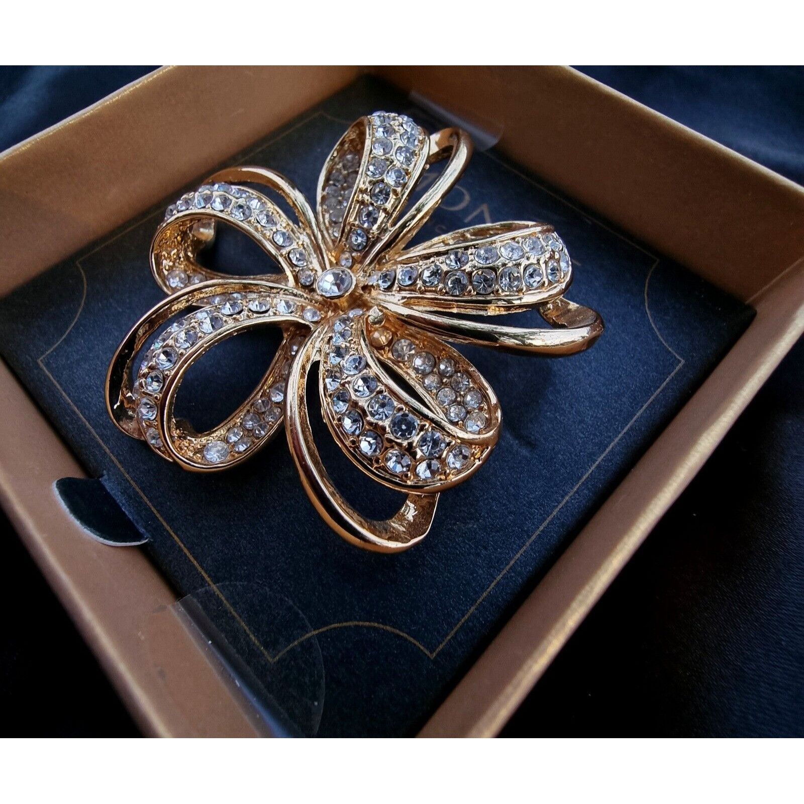 Monet Monet Rhinestone Gold Tone Brooch Bow Flower In New Box Size ONE SIZE - 4 Thumbnail