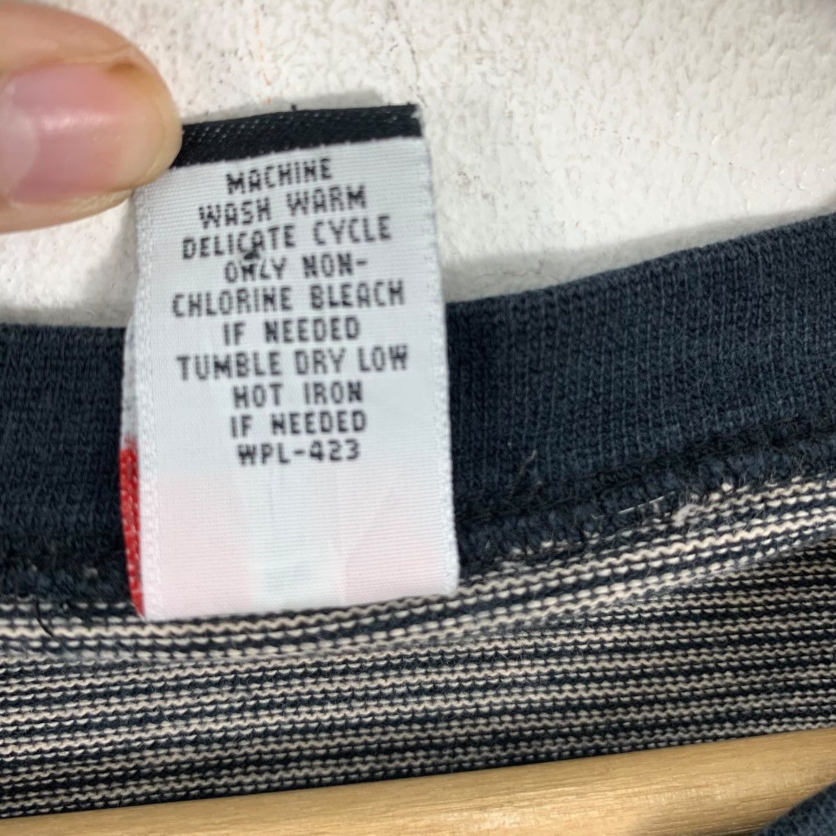 Other Vintage LEVI’S STRAUSS USA Stripped V Neck Tee Shirt Top Size US M / EU 48-50 / 2 - 7 Thumbnail