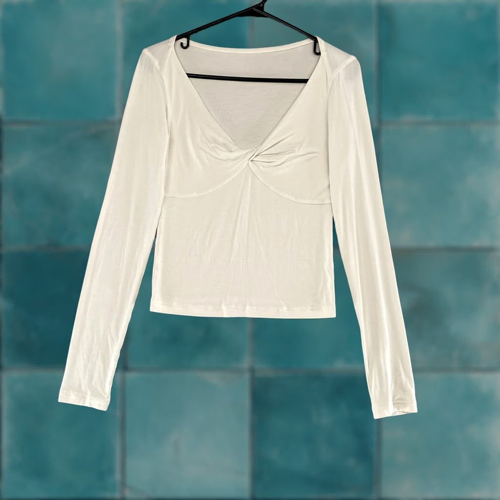 Lululemon Lululemon Shirt Womens S 6/8 Modal Silk V-Neck Long Sleeve Yoga Balletcore White Shirt T-Shirt Pullover Slim Regular Casual Size S / US 4 / IT 40 - 1 Thumbnail