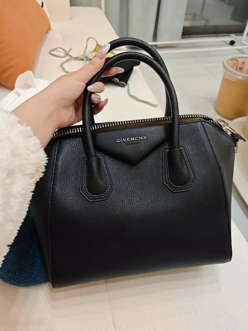 Givenchy Givenchy ANTIGON Medium Bag Size ONE SIZE - 1 Thumbnail