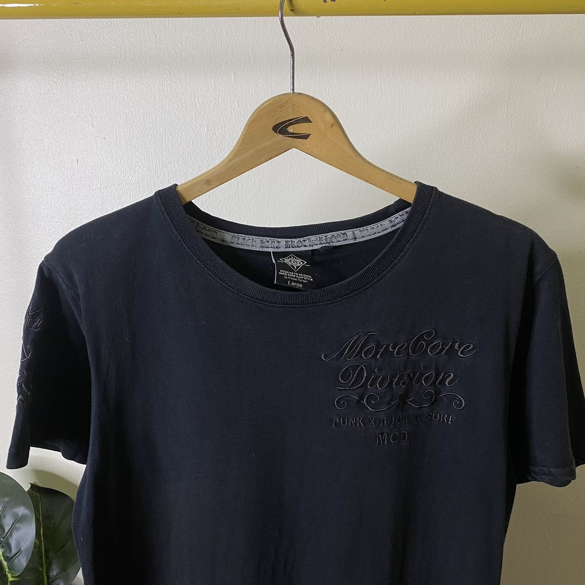 Affliction × Vintage Y2K MCD Surf by Michael Tomson Embroidered Affliction Design Size US M / EU 48-50 / 2 - 6 Thumbnail