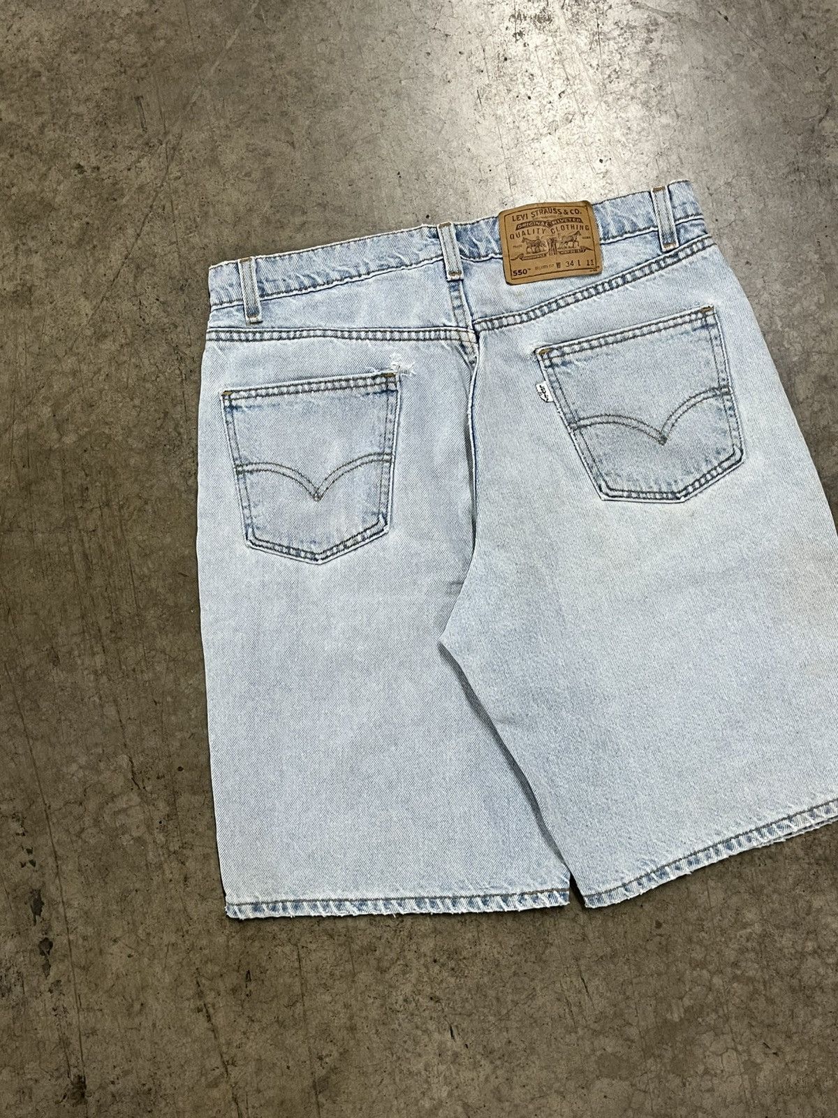 Levi's × Vintage Vintage Levi’s jorts baggy fit streetwear hype thrashed Size US 32 / EU 48 - 2 Thumbnail