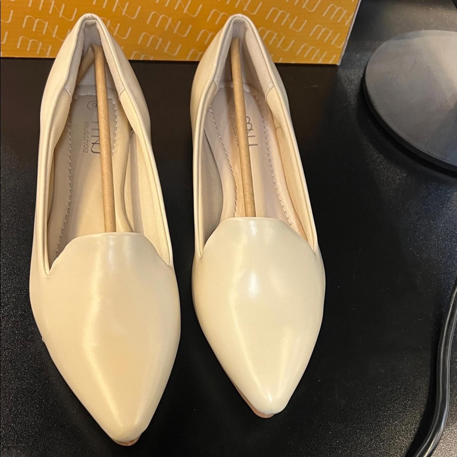 Other Elegant Cream Flats by Miu Miu Size US 9 / IT 39 - 1 Thumbnail