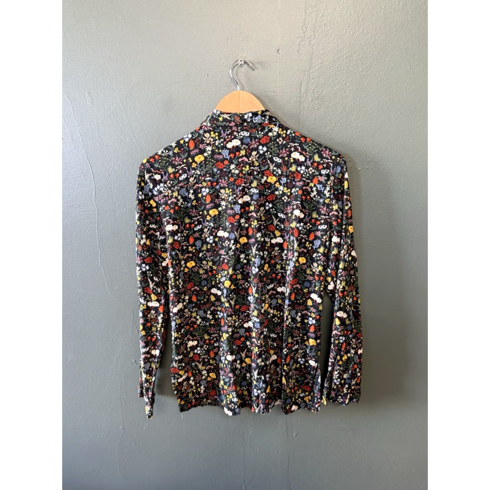 Zara Zara Womes Floral Pattern Long Sleeve Button-Up Shirt Small Womens Multicolor Floral Pattern Shirt S Size S / US 4 / IT 40 - 2 Thumbnail