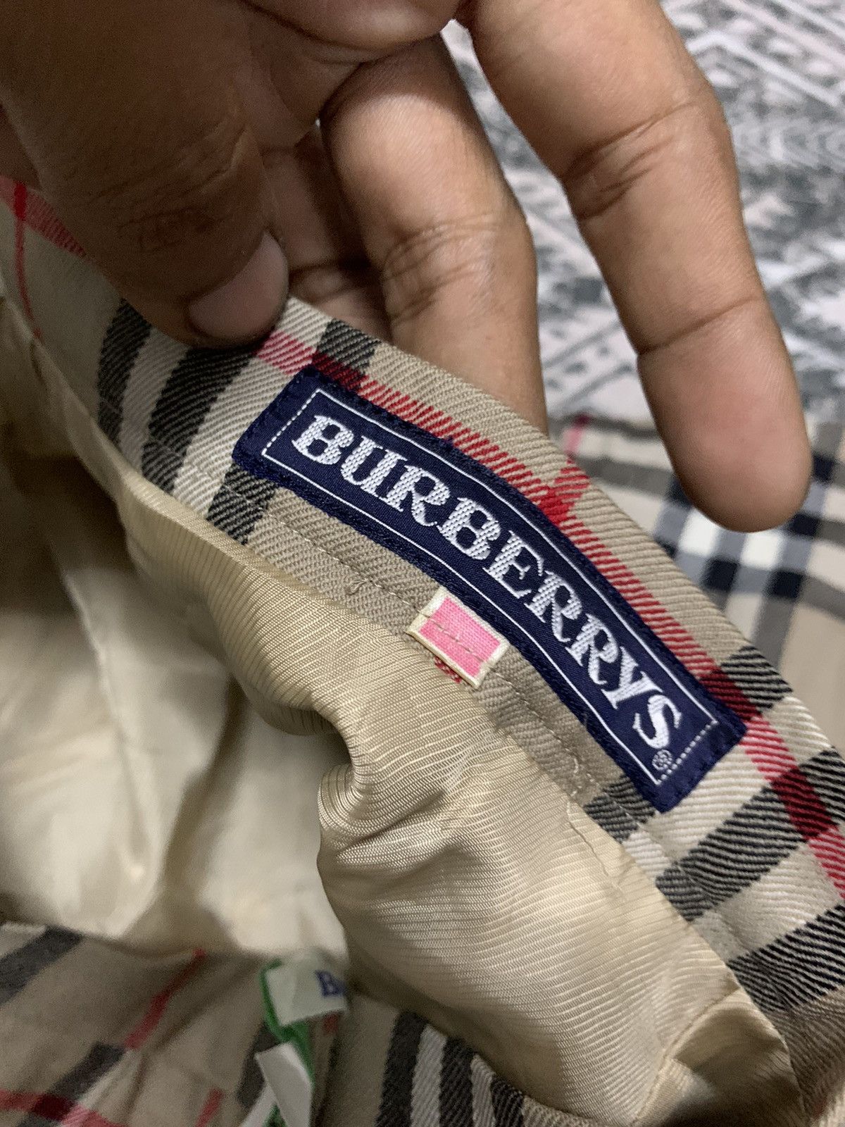 Burberry 90s BURBERRYS NOVA-CHECK WOOL MIDI SKIRT RARE Size 27" / US 4 / IT 40 - 9 Thumbnail