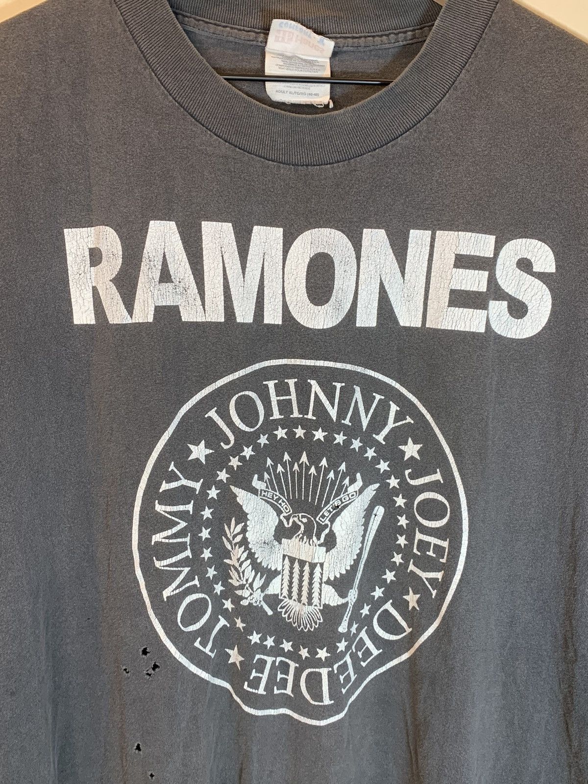 Band Tees × Vintage *RARE* Vintage 90s Ramones Faded Distressed Band T-Shirt XL Size US XL / EU 56 / 4 - 3 Thumbnail