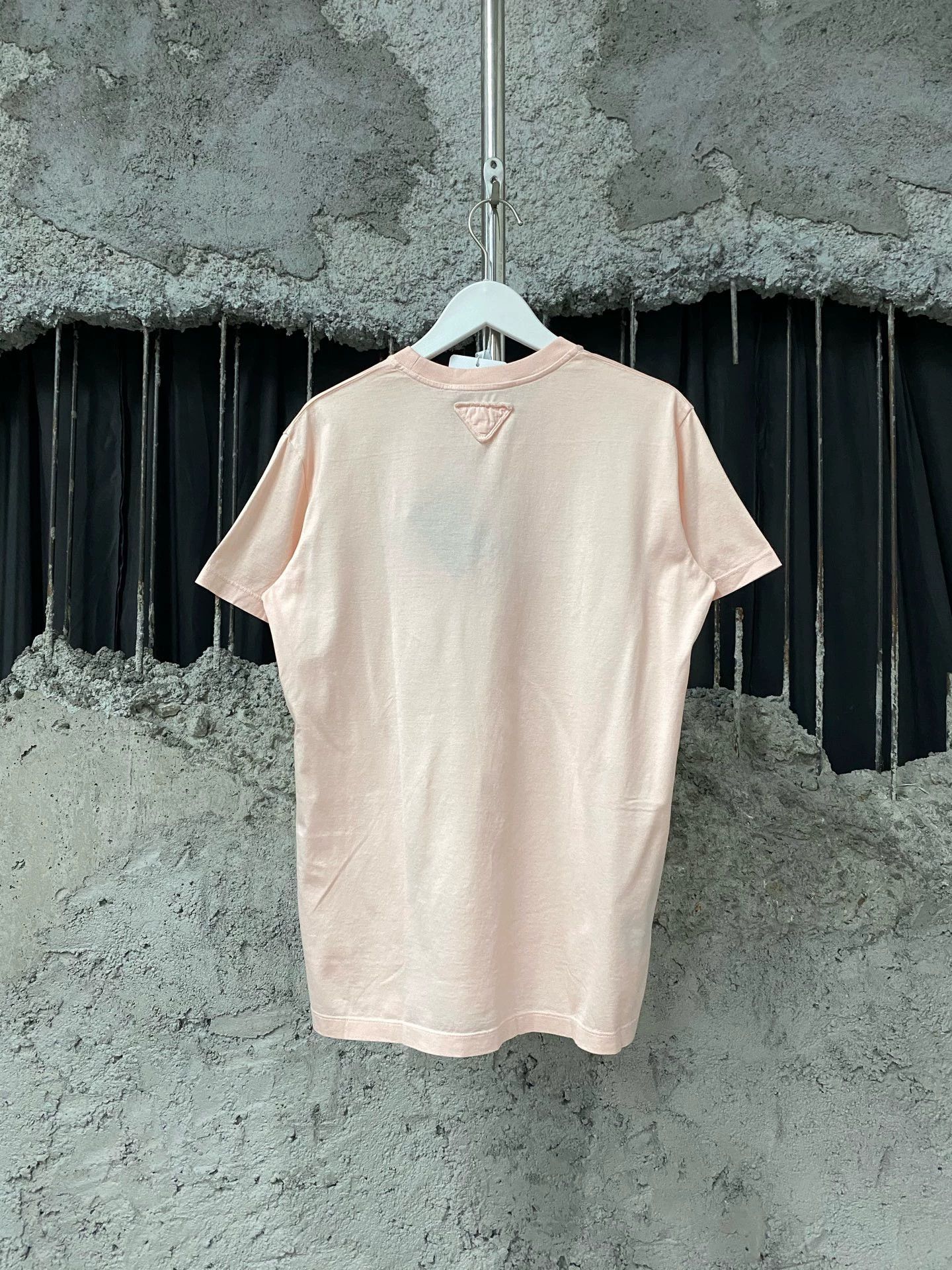 Prada Prada blush pink short-sleeve T-shirt size S new Size S / US 4 / IT 40 - 2 Thumbnail