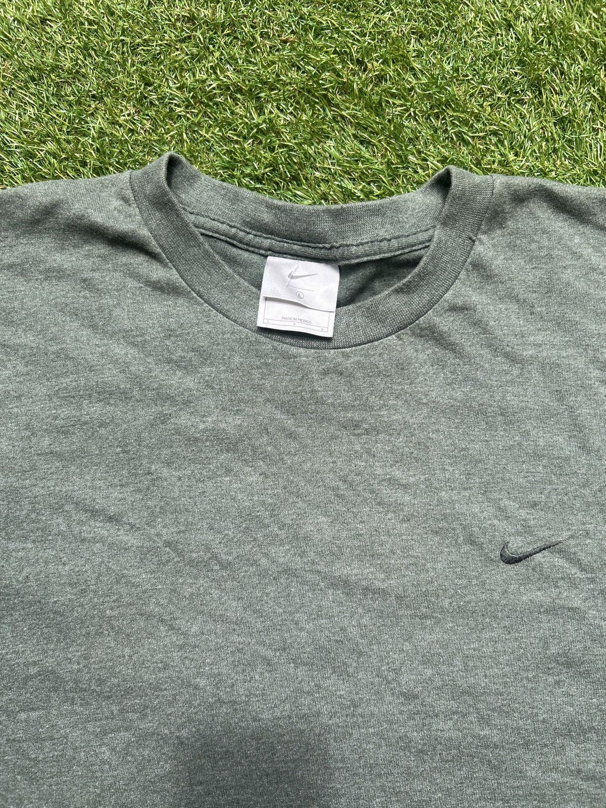 Nike Vintage Y2K Nike Swoosh T-Shirt Size US L / EU 52-54 / 3 - 1 Thumbnail
