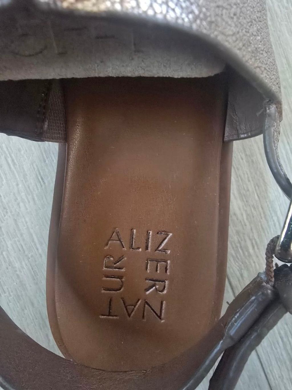 Naturalizer Women's Naturalizer Bronze Metallic Sandals Size 9 Size US 9 / IT 39 - 6 Thumbnail