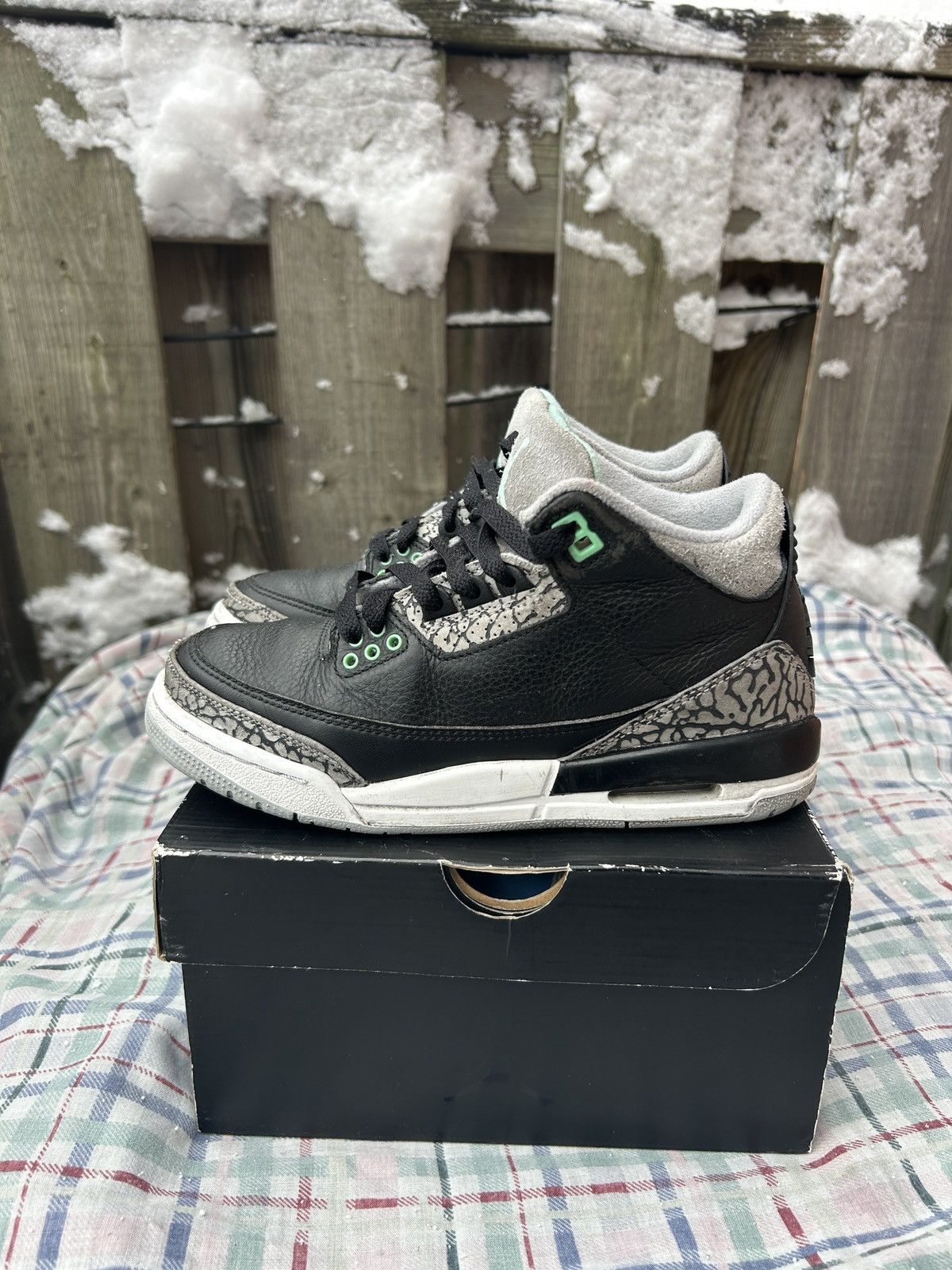 Jordan Brand Jordan 3 GS Cement Grey / Green Glow Size US 4.5 / IT 34.5 - 8 Thumbnail