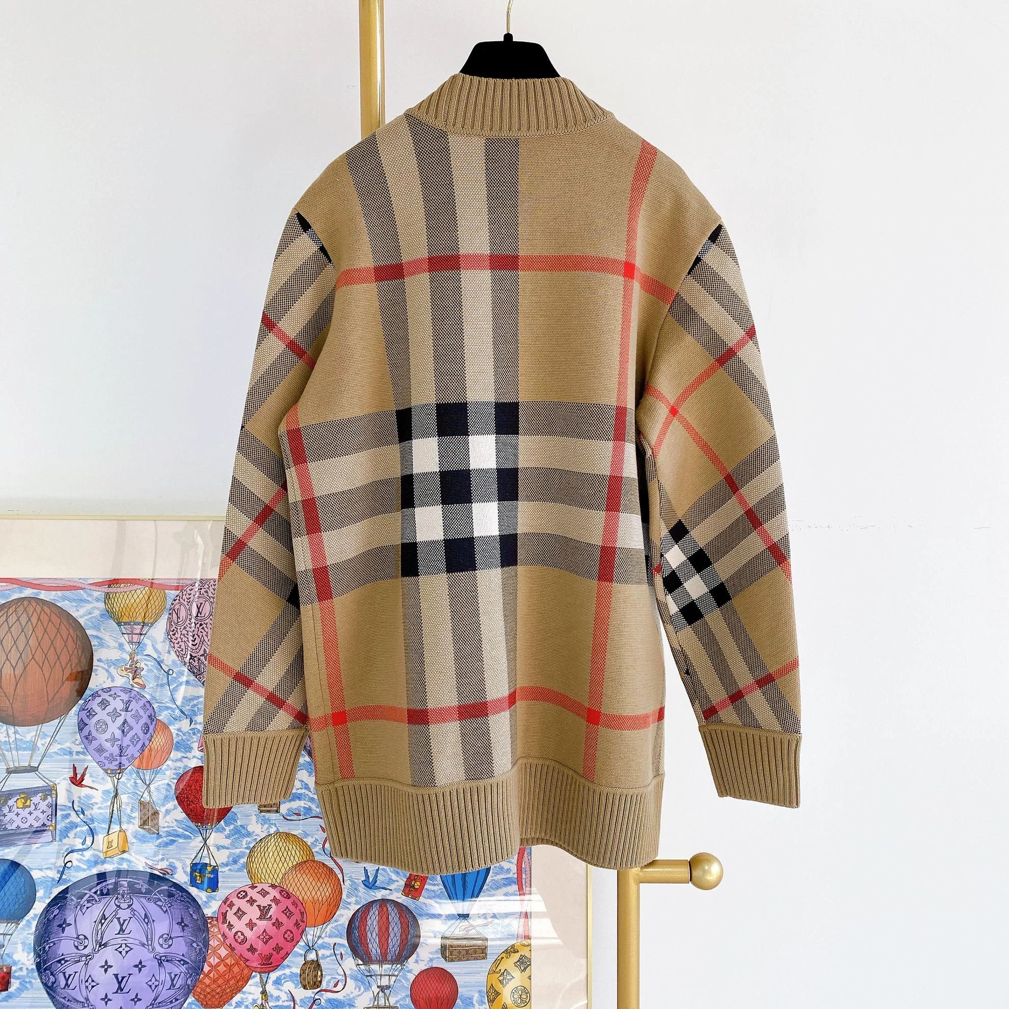 Burberry Burberry Khaki Check Wool Cardigan M BNWT Size US M / EU 48-50 / 2 - 2 Thumbnail
