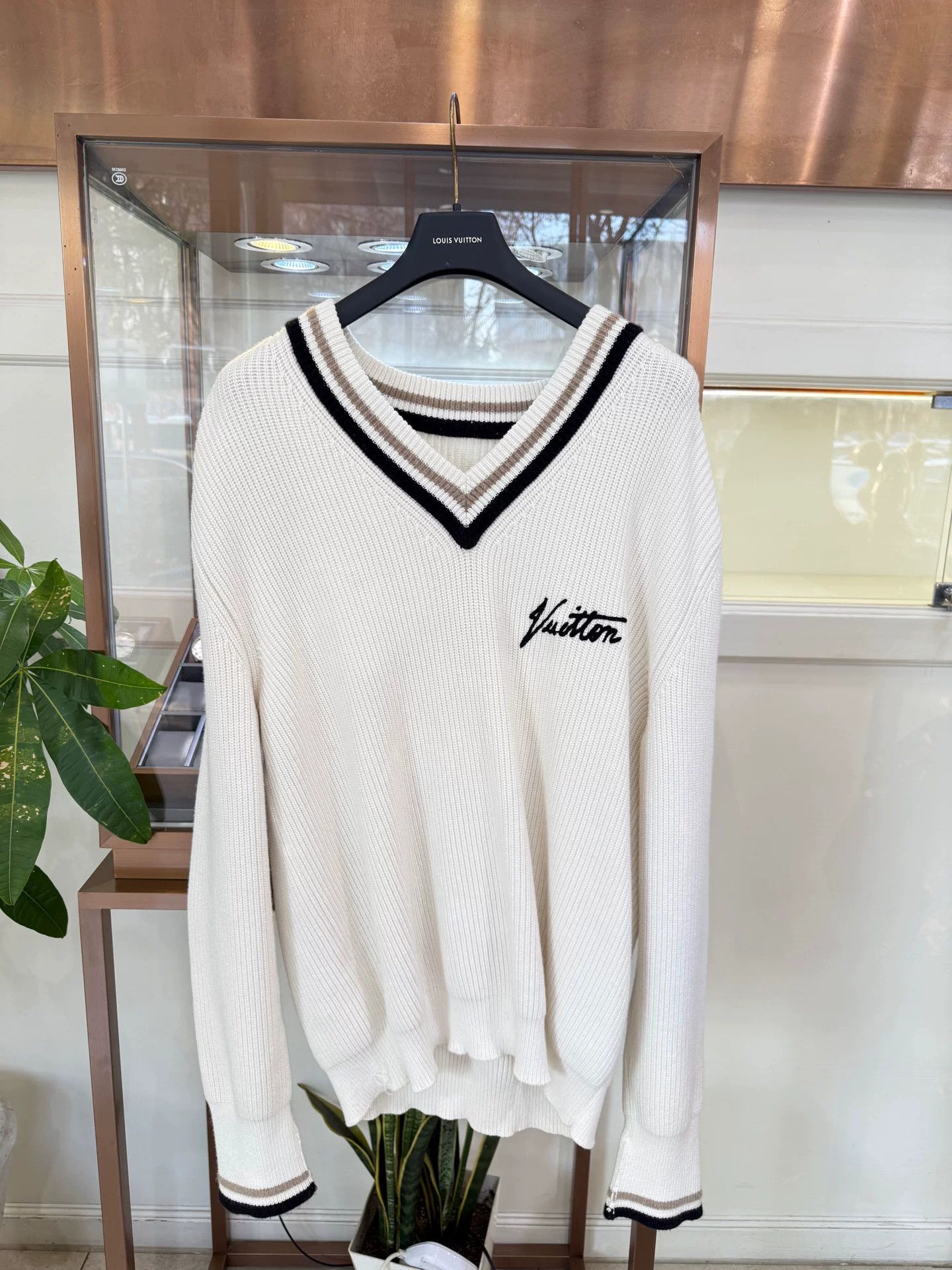 Louis Vuitton louis vuitton v-neck knit sweater Size US XS / EU 42 / 0 - 1 Thumbnail