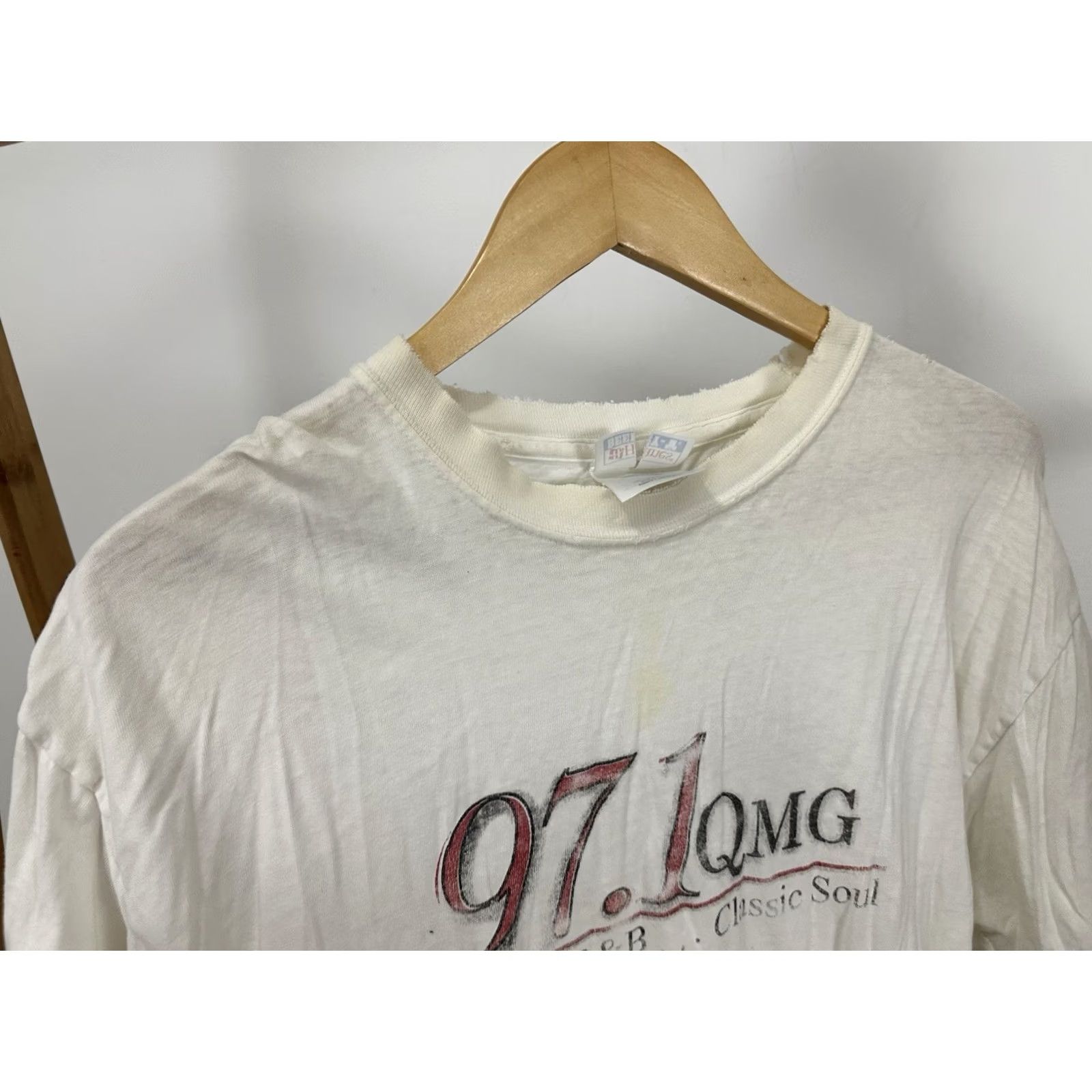 Hanes VTG 97.1 QMG Radio Station R&B Soul Worn Cotton Thrashed T-Shirt Size L Shirt Mens White Distressed 90s Size US L / EU 52-54 / 3 - 4 Thumbnail