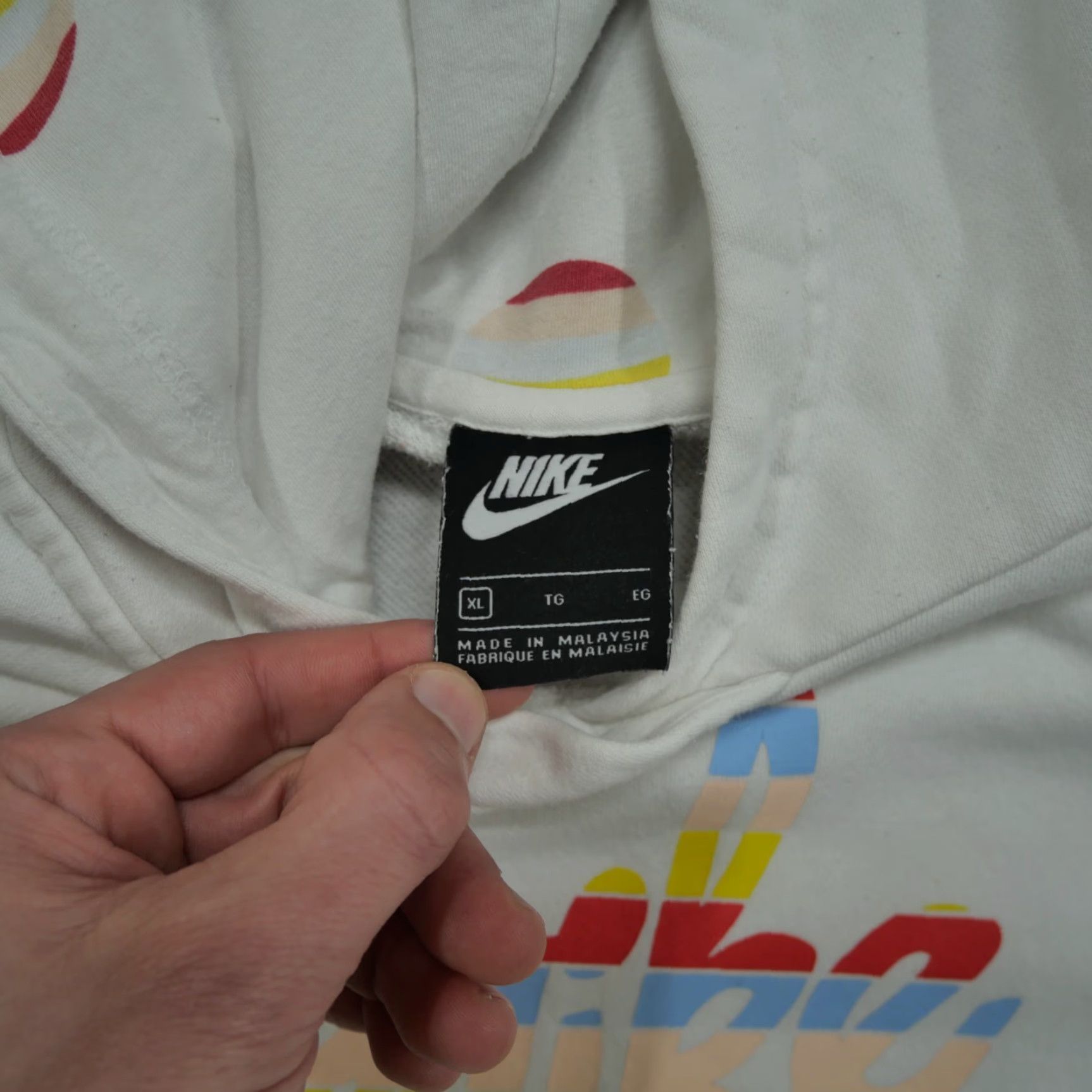 Nike VINTAGE Nike Hoodie Womens XL White Pullover Kangaroo Pocket Rainbow Script Spell Out Size XL / US 12-14 / IT 48-50 - 5 Thumbnail