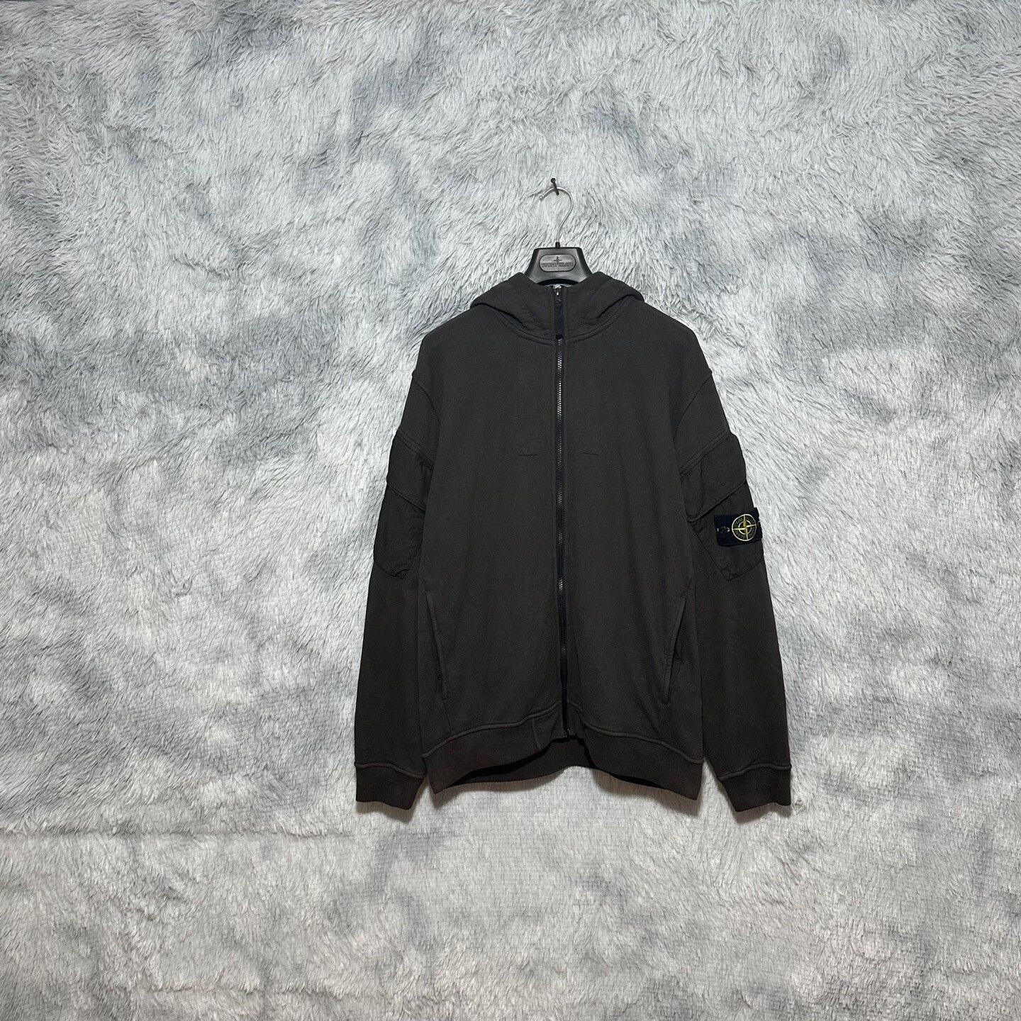 Stone Island stone island zip-up hoodie in deep brown Size US XL / EU 56 / 4 - 1 Thumbnail