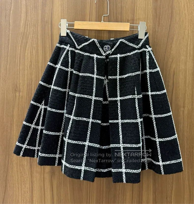 Chanel Chanel Black and white plaid tweed skirt Size 42" / US 20 - 1 Thumbnail