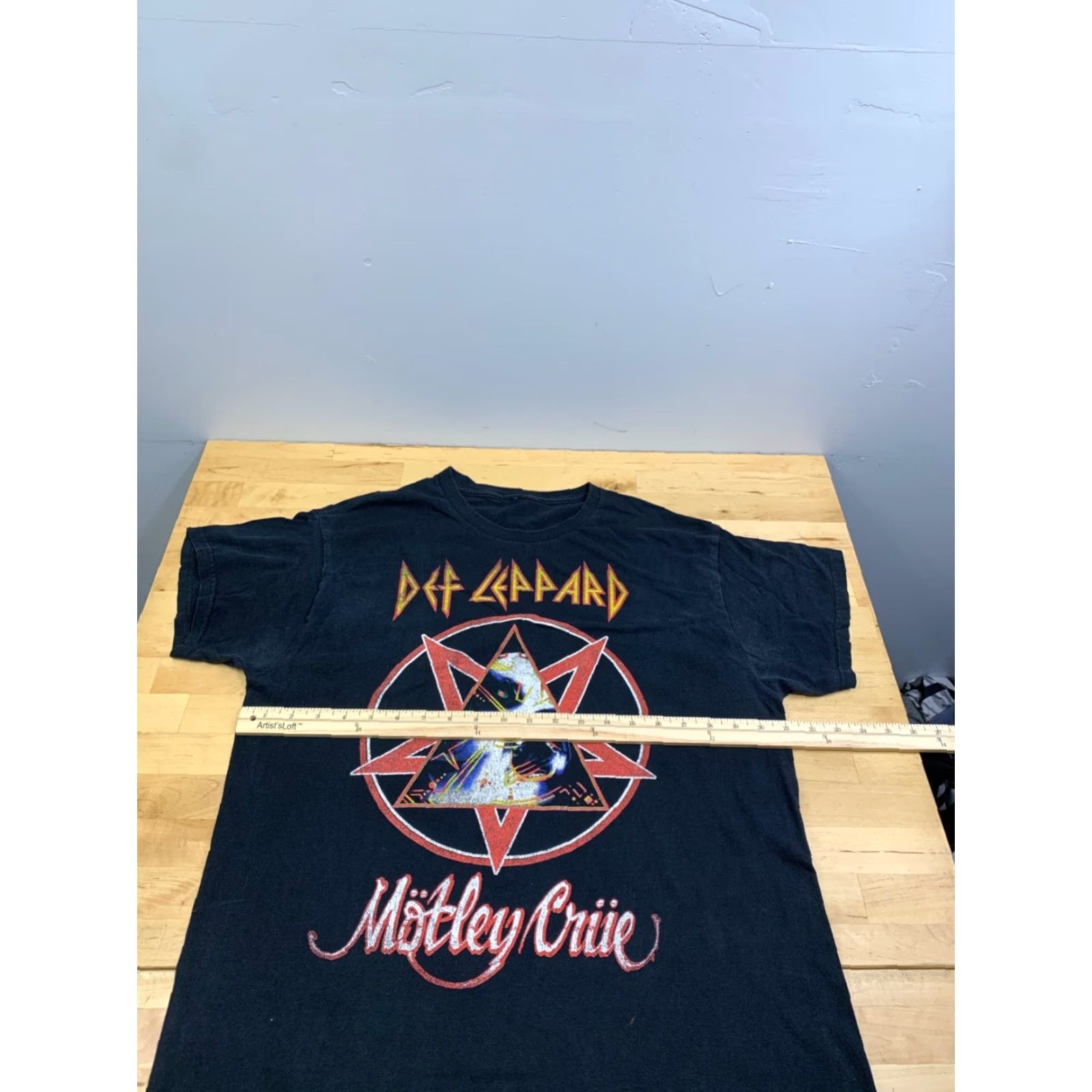 Vintage Stadium Tour Shirt Def Leppard Motley Crue Poison Joan Jett 2022 Mens M Black Cotton T-Shirt Rock Band Size US M / EU 48-50 / 2 - 7 Thumbnail