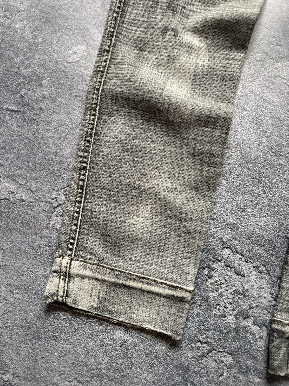 Dolce & Gabbana Vintage Dolce & Gabbana Y2K Wash Distressed Denim Jeans Size 27" / US 4 / IT 40 - 6 Thumbnail