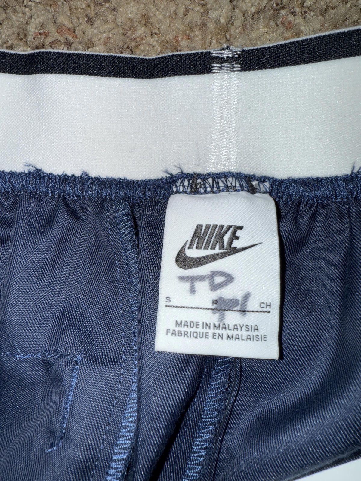 Nike Nike Women’s Sportswear Chill Poplin Loose Mid-Rise Woven Striped Pants Sample Size 28" / US 6 / IT 42 - 2 Thumbnail