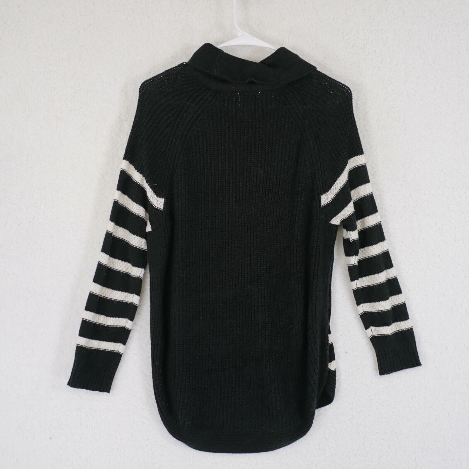 St. Johns Bay St. John's Bay PM Black White Striped Cableknit Shirttail He Size M / US 6-8 / IT 42-44 - 5 Thumbnail