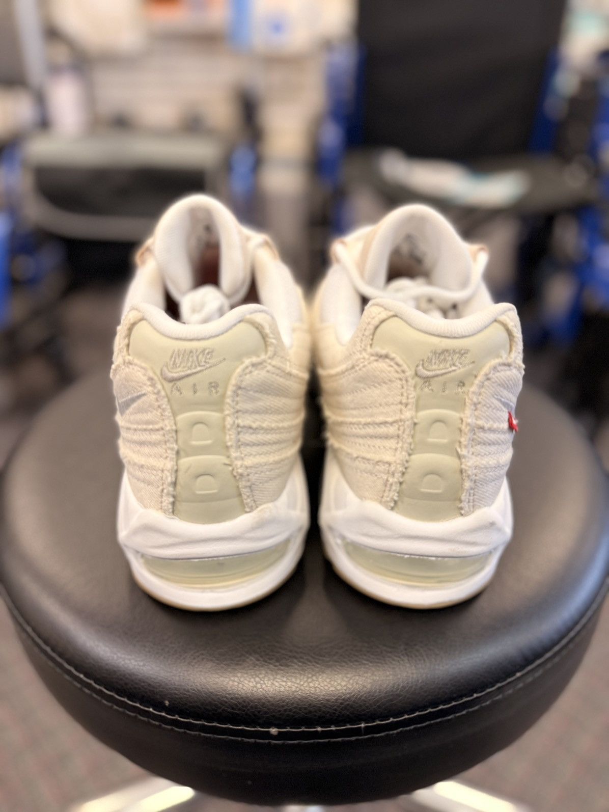 Levi's × Nike Nike Air Max 95 Levis Light Orewood Brown Size US 11.5 / EU 44-45 - 4 Thumbnail