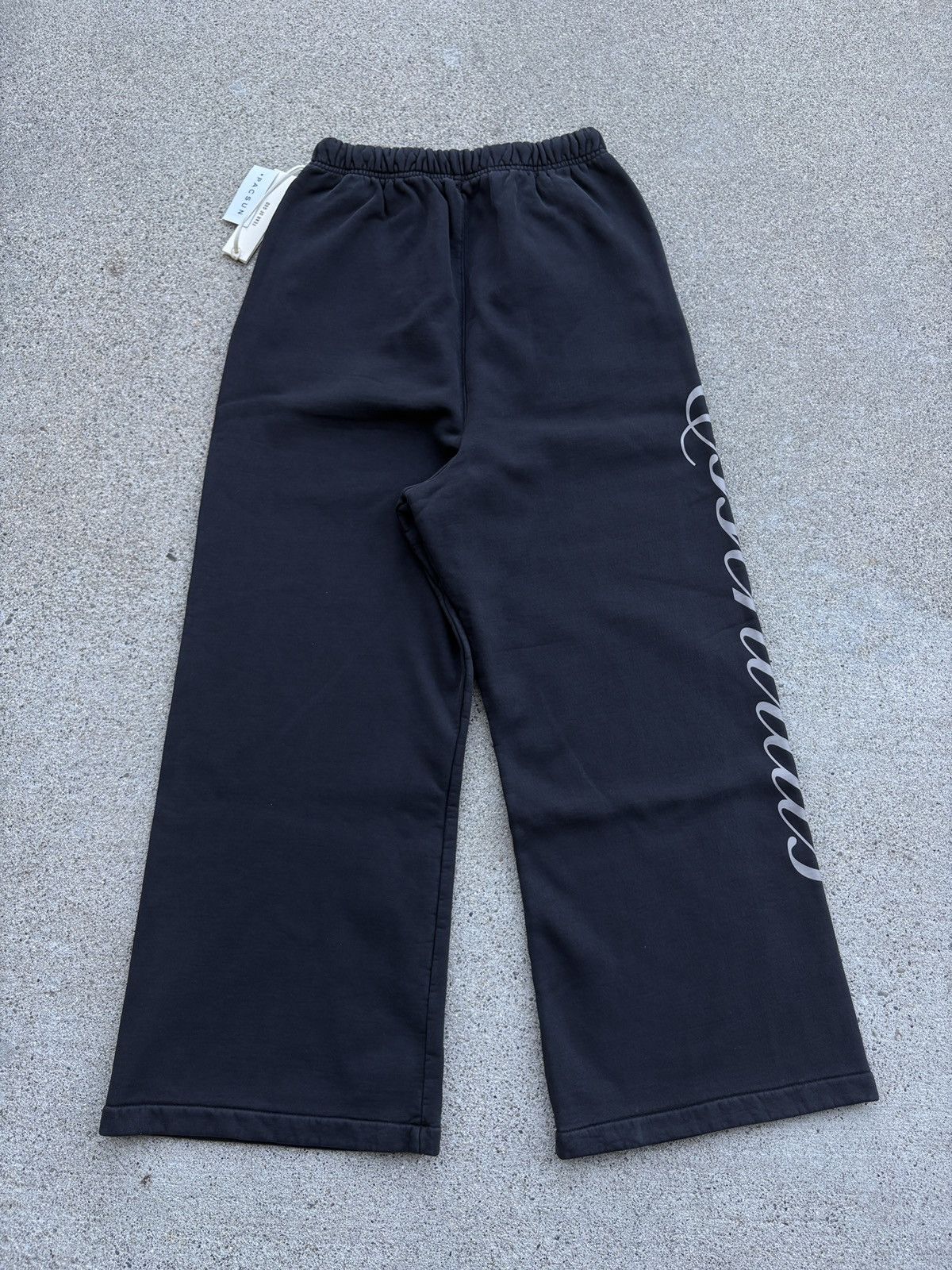 Fear of God Black Fear of God Essentials Fleece Flare Sweatpants Sz. S Size US 32 / EU 48 - 2 Thumbnail