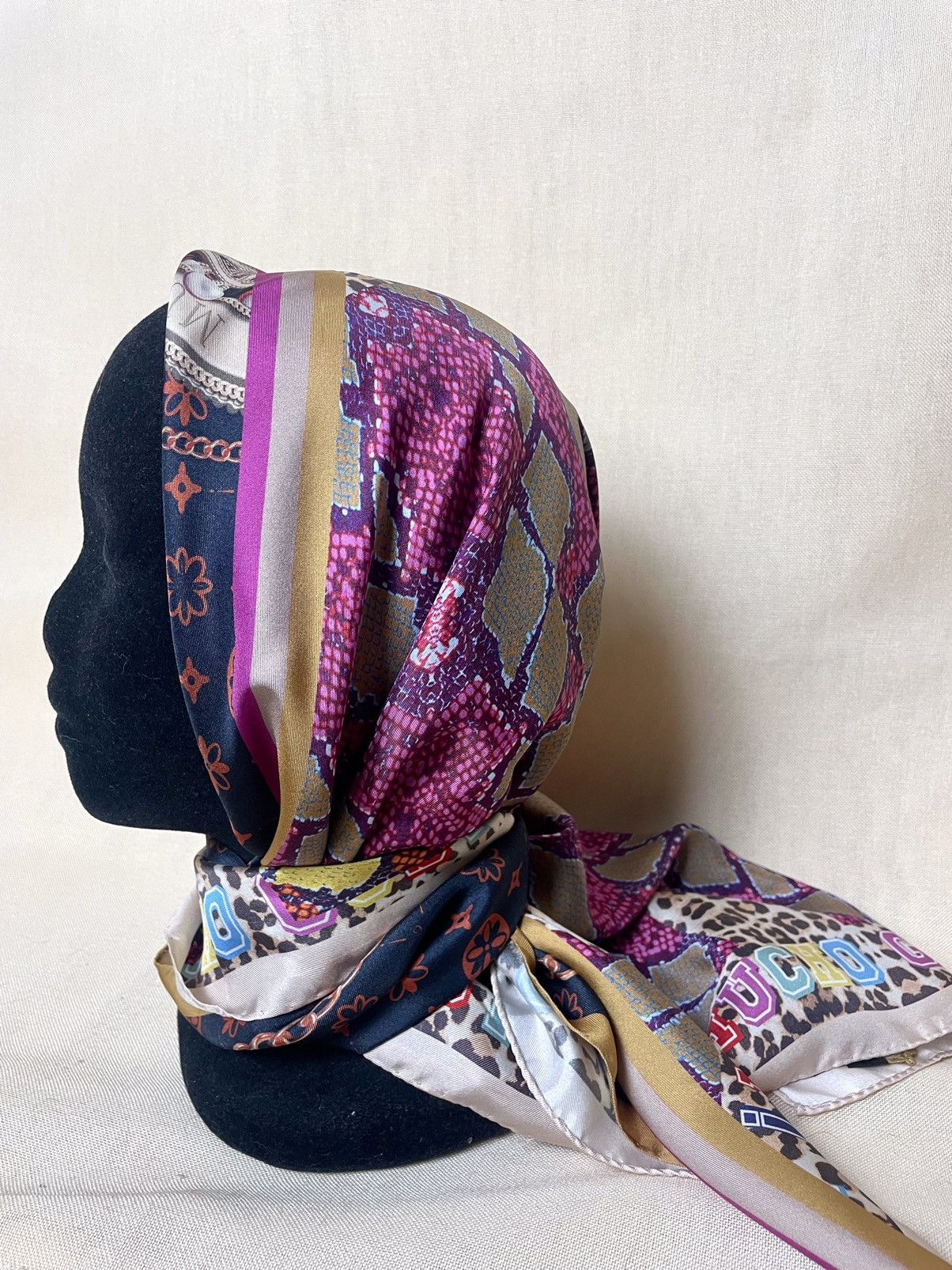 Vintage Mucho Gusto multicolour dog snakes leopard print silk scarf Size ONE SIZE - 18 Thumbnail