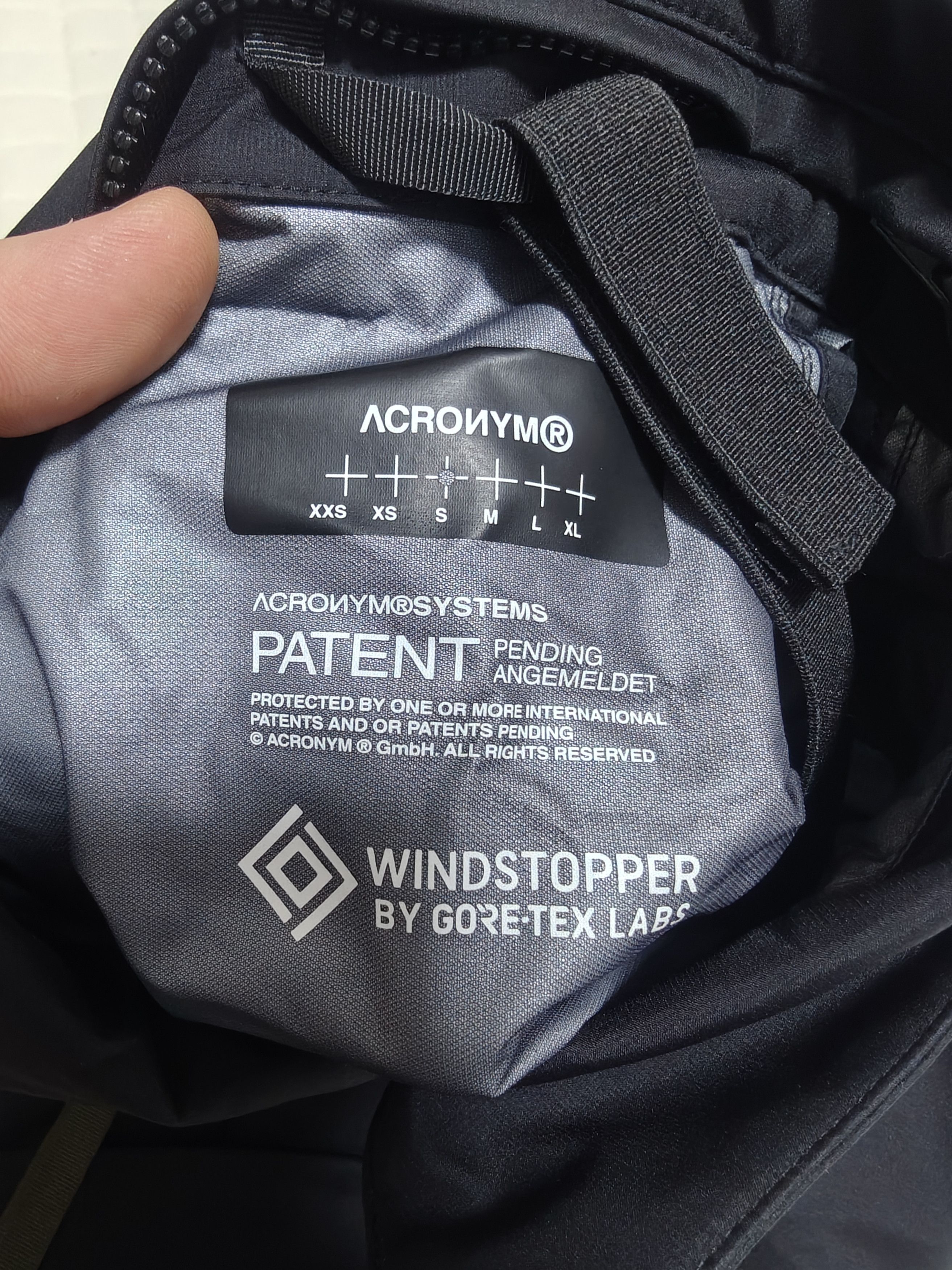 Acronym Acronym J123TS-WS 3L Windstopper® Tec Sys Interops Jacket Size US S / EU 44-46 / 1 - 16 Thumbnail