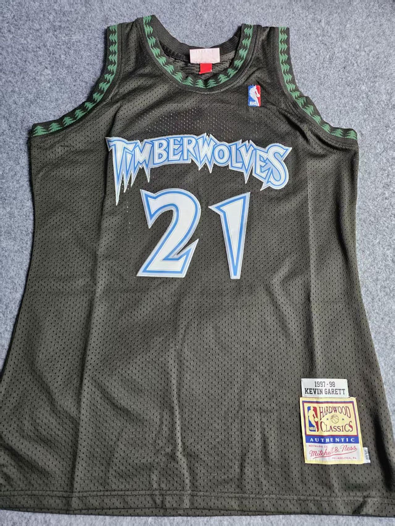 NBA 1997 98 Timberwolves 21 Kevin Garnett Jersey S Size US S / EU 44-46 / 1 - 2 Thumbnail