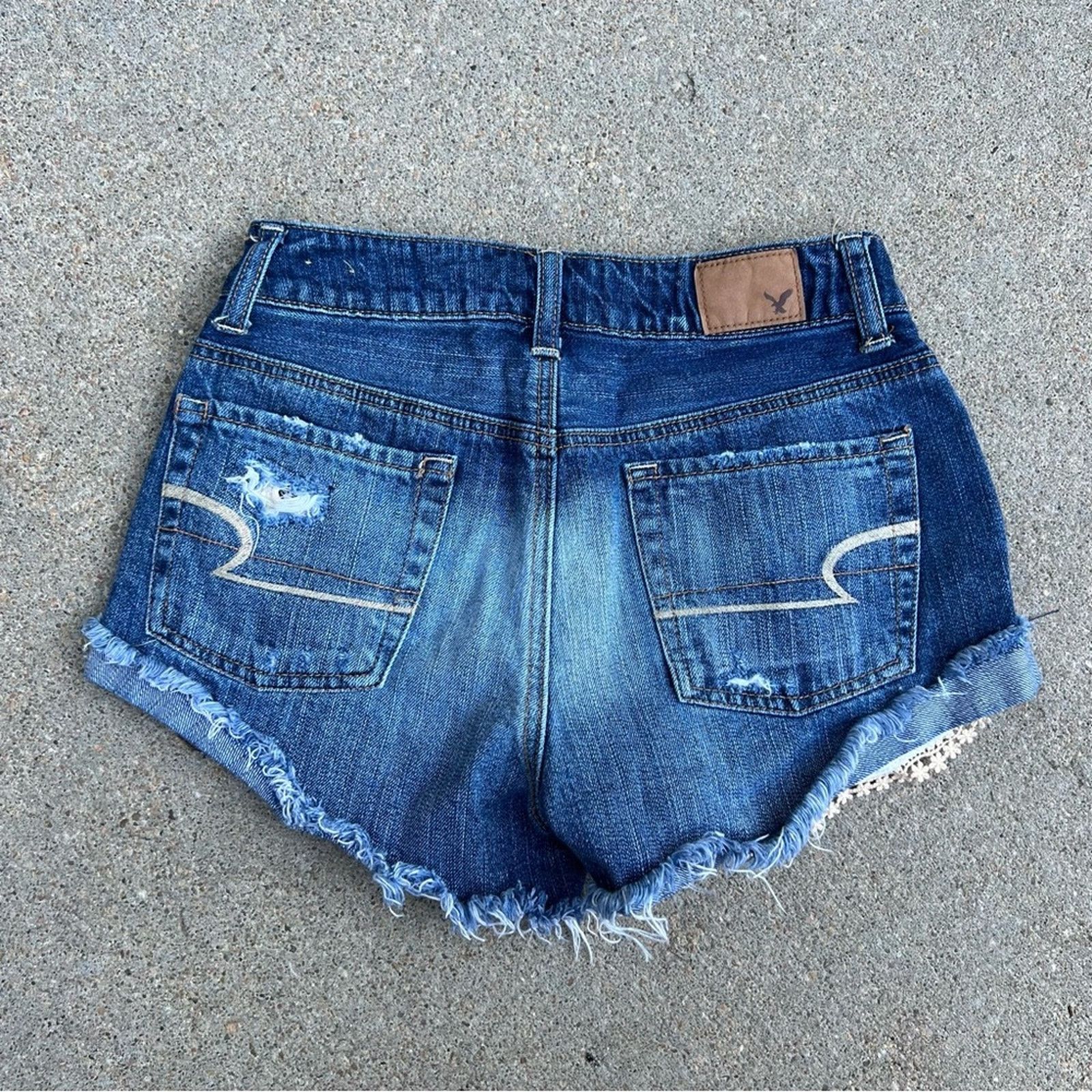 American Eagle Outfitters AEO high rise festival jean shorts peekaboo crochet pockets Size 25" / US 0 / IT 36 - 2 Thumbnail
