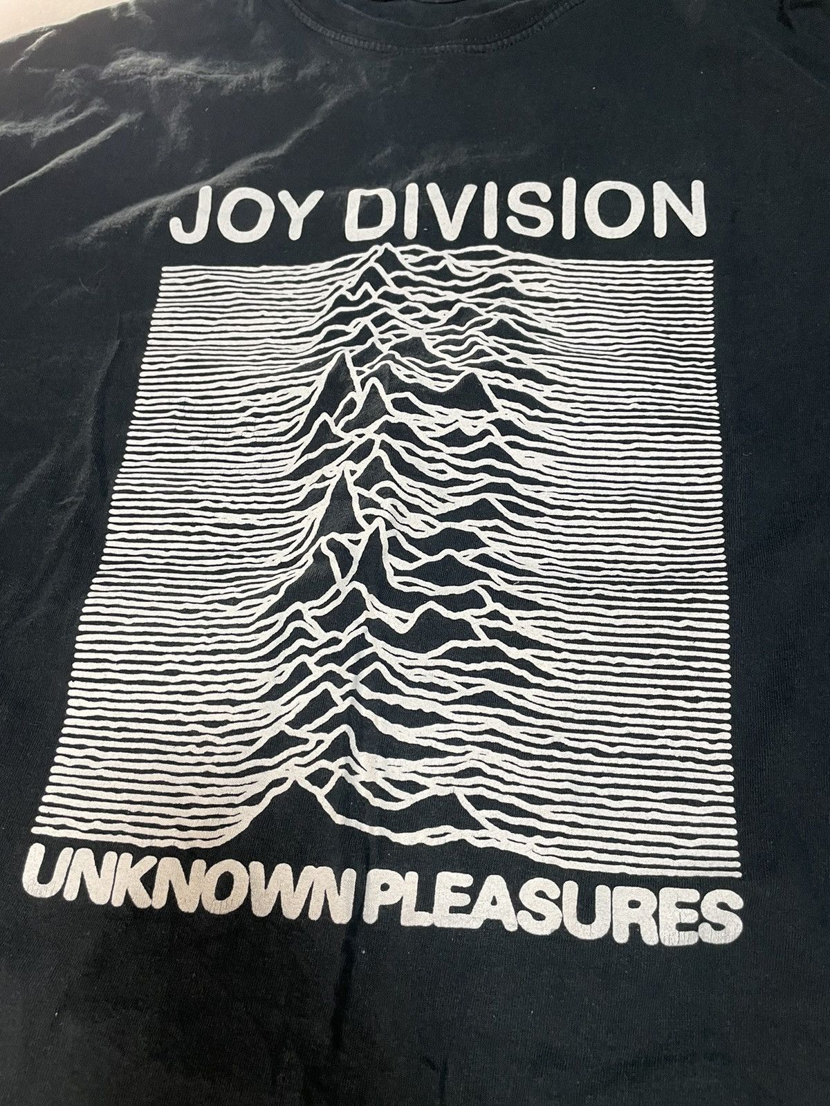 Band Tees Vintage Joy Divivsion T Shirt Rock Tee Y2K UNKNOWN PLEASURES Size US XL / EU 56 / 4 - 6 Thumbnail