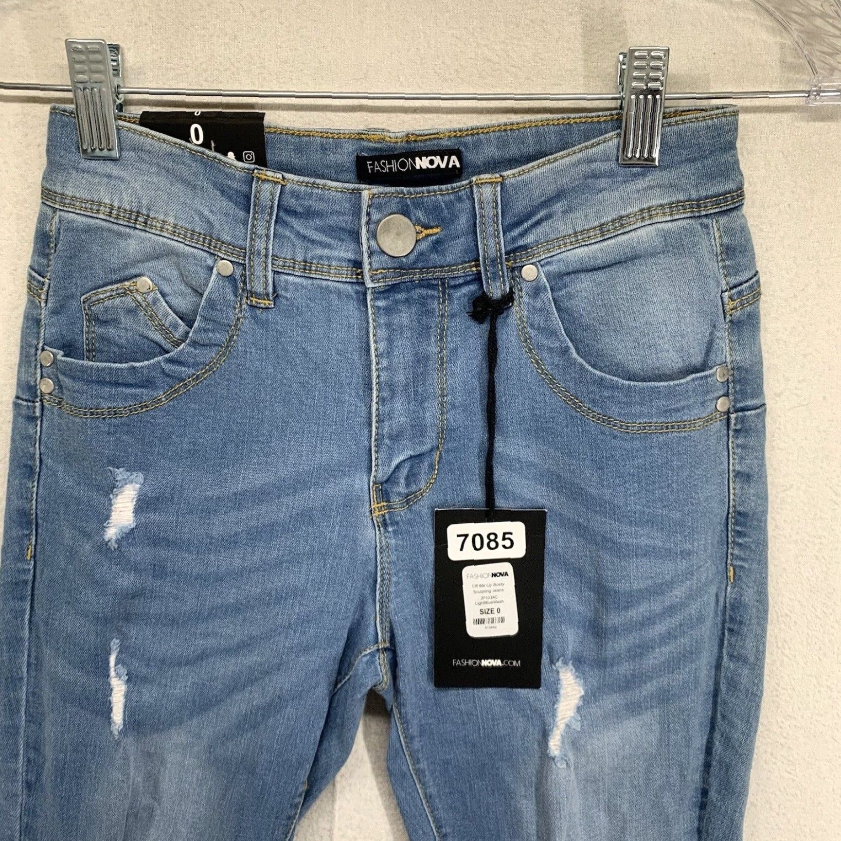 Fashion Nova VINTAGE Fashion Nova Skinny Jeans Size 0 Women Mid-Rise Distressed Light Blue Denim Streetwear Size 25" / US 0 / IT 36 - 4 Thumbnail