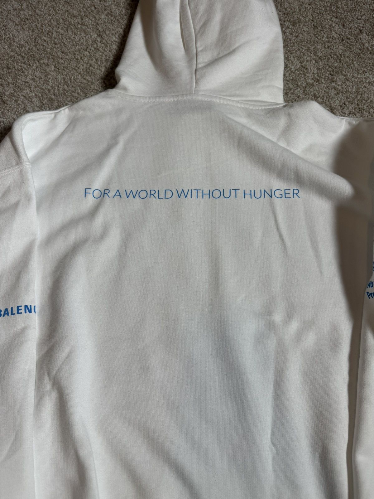 Balenciaga balenciaga world food programme white hoodie Size US L / EU 52-54 / 3 - 10 Thumbnail