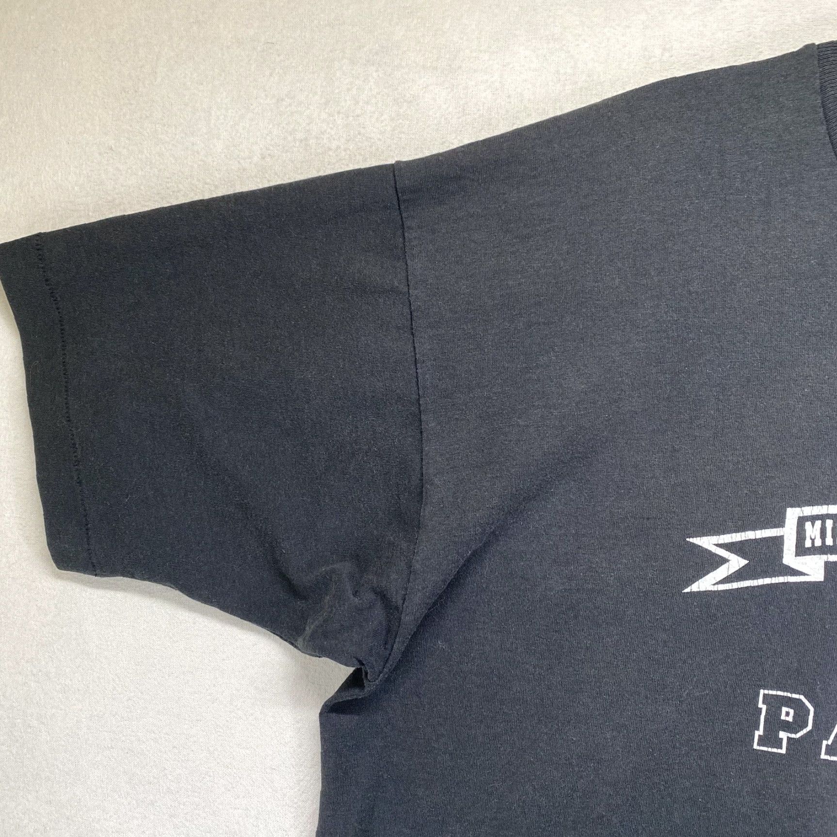 Fruit Of The Loom VINTAGE Fruit of the Loom T-Shirt Men Large Black 90s Football Stitch Graphic Print Crew Neck Casual Size US L / EU 52-54 / 3 - 6 Thumbnail