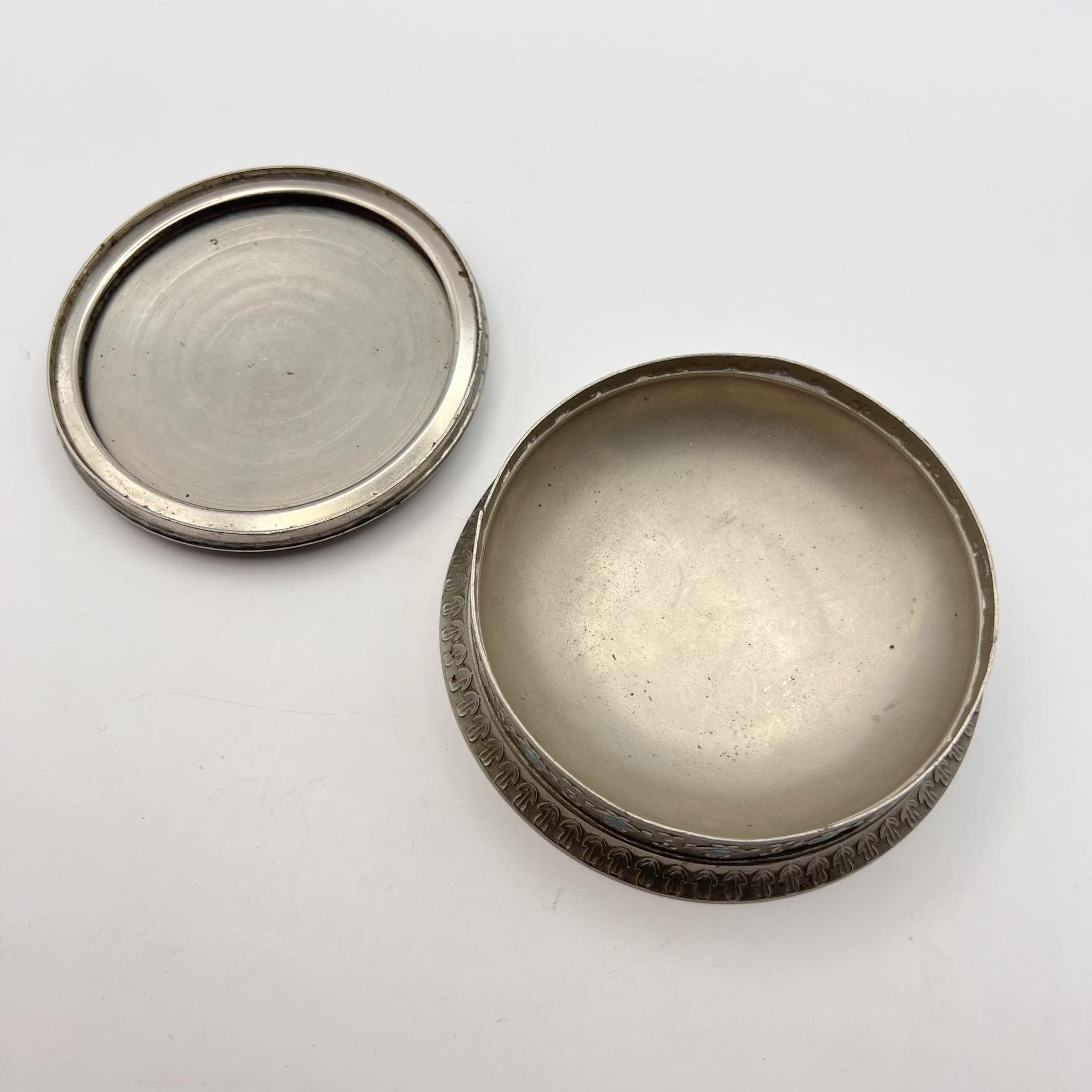 Vintage Vintage Vanity Powder Compact Case Silver Plated Enamel Size ONE SIZE - 2 Thumbnail