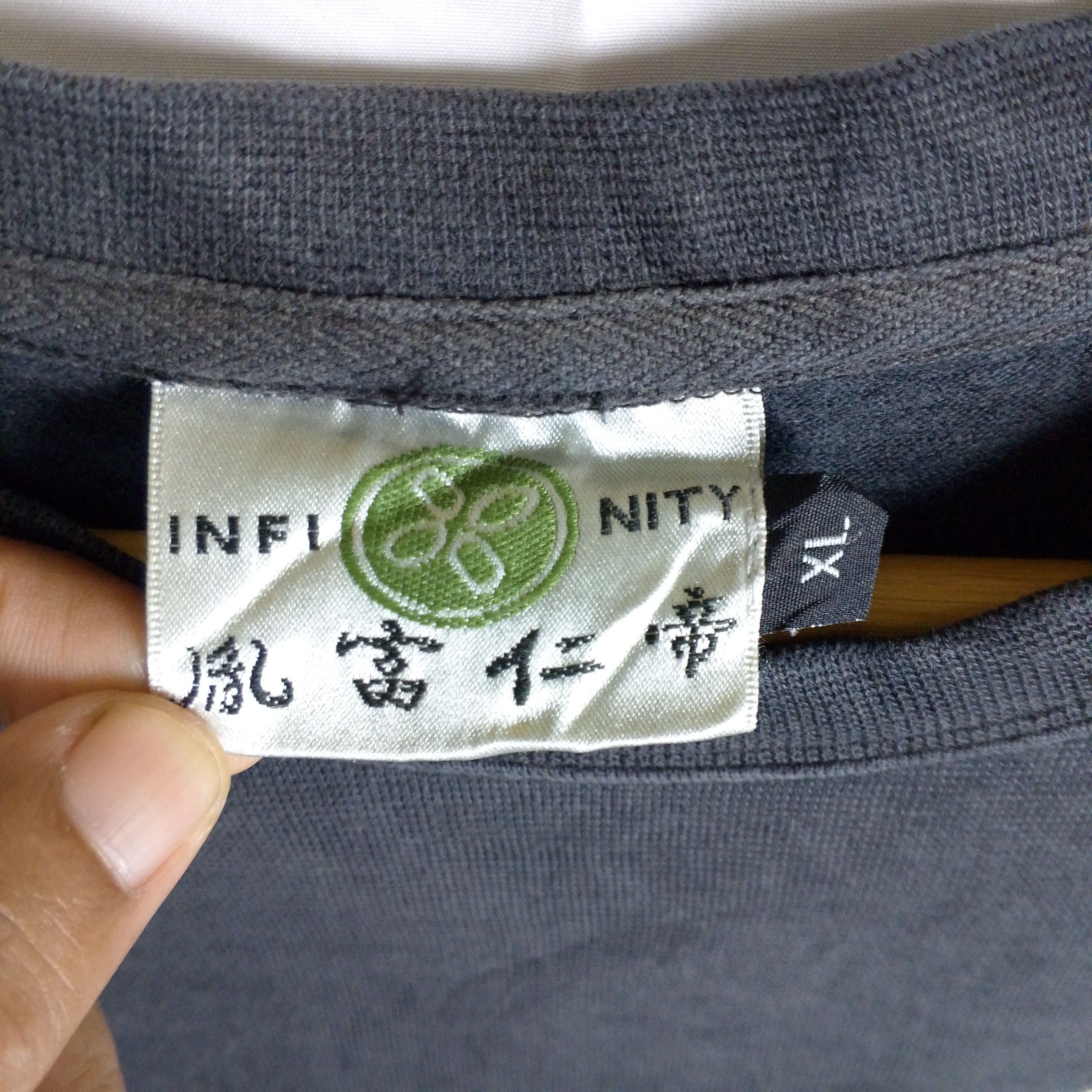 Japanese Brand Vintage Infinity Japan Souvenir Embroidery Tee Size US L / EU 52-54 / 3 - 8 Thumbnail