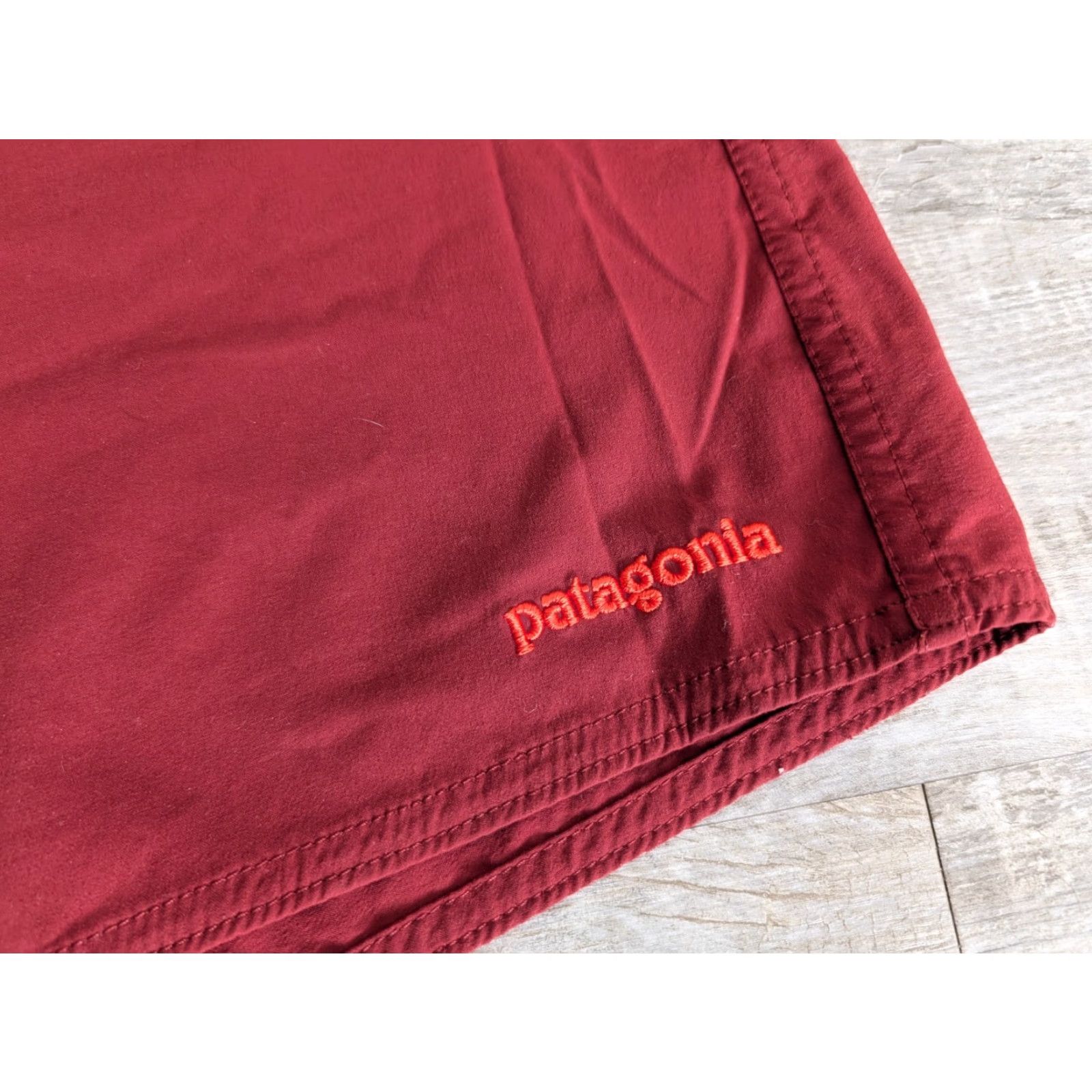 Patagonia Patagonia Board Shorts Wavefarer Mens 34 Dark Red Stretch Drawstring Pockets Quick Dry Beach Outdoor 90s? Size US 34 / EU 50 - 2 Thumbnail