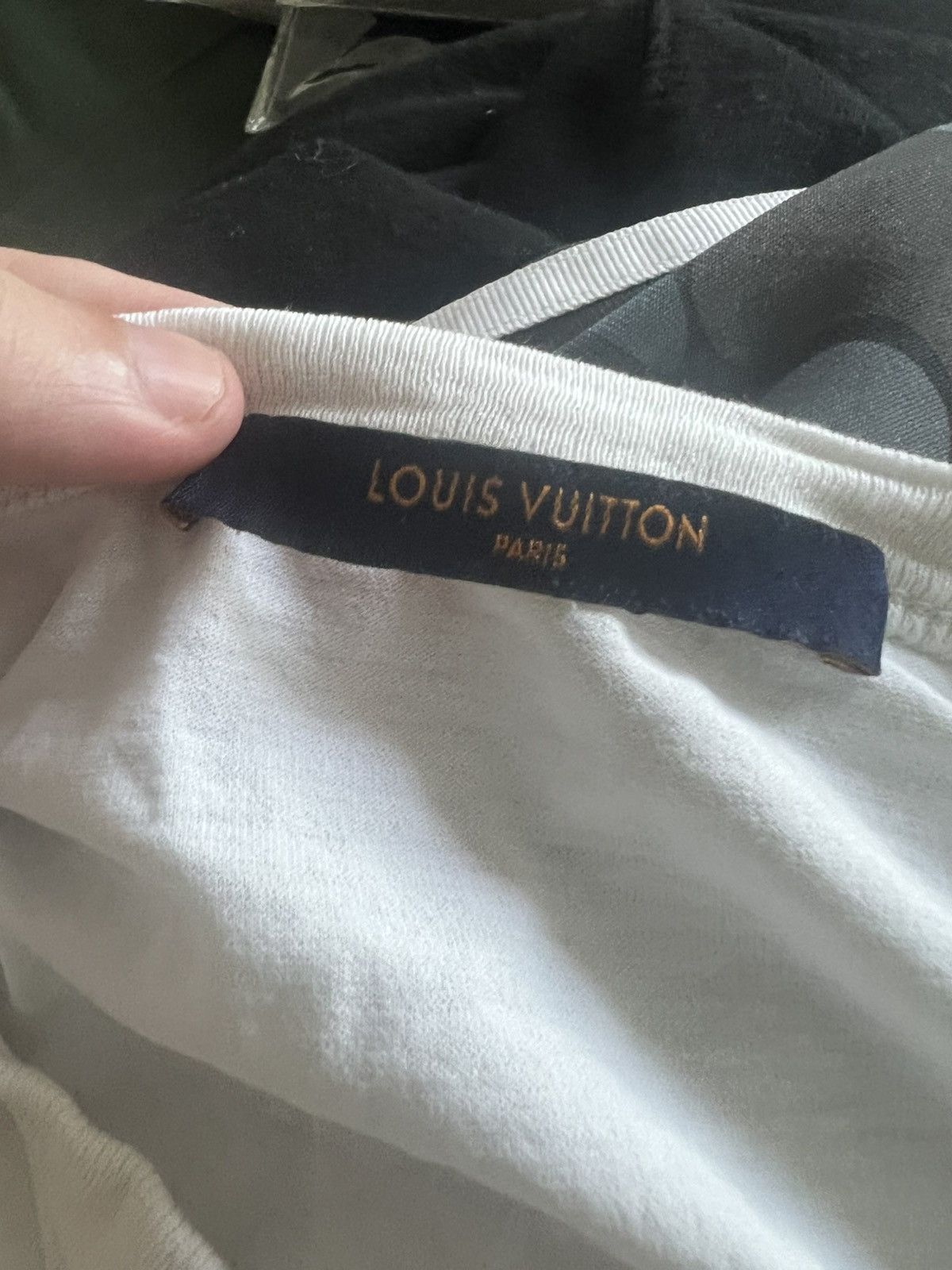 Louis Vuitton Louis Vuitton Peace And Love Logo shirt Size US XL / EU 56 / 4 - 6 Thumbnail