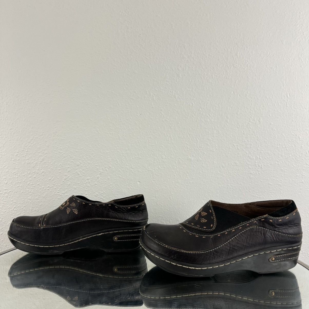 Other Spring Step Brown Black Tooled Leather Burbank Floral Clogs Size US 9 / IT 39 - 8 Thumbnail