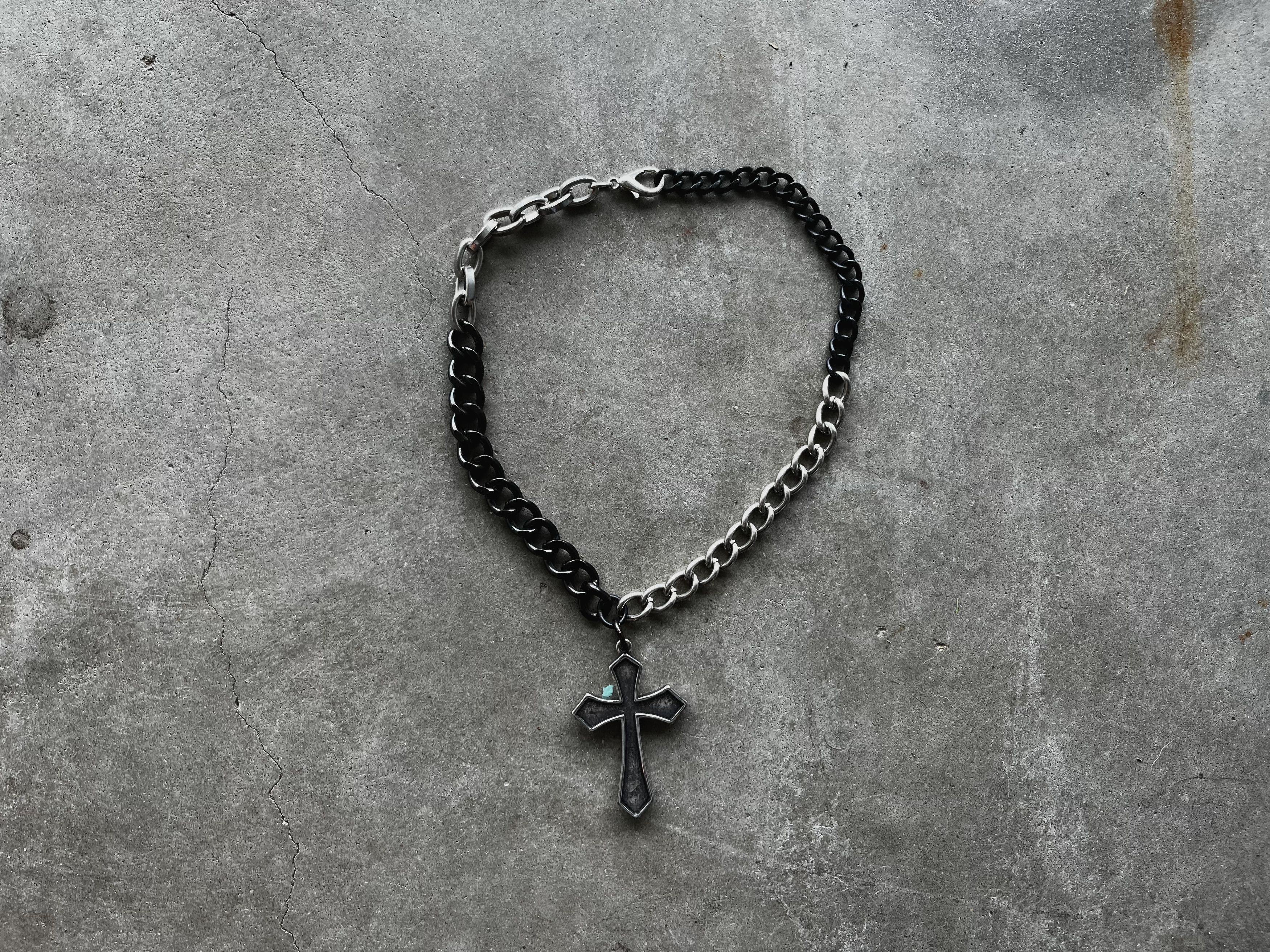 Designer × Japanese Brand Two-Tone Chain Necklace with Gothic Cross Pendant Size ONE SIZE - 2 Thumbnail