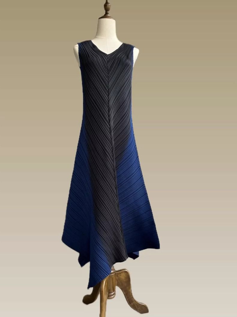Issey Miyake Issey Miyake size:3 A deep blue to black gradient mainline Size S / US 4 / IT 40 - 1 Thumbnail