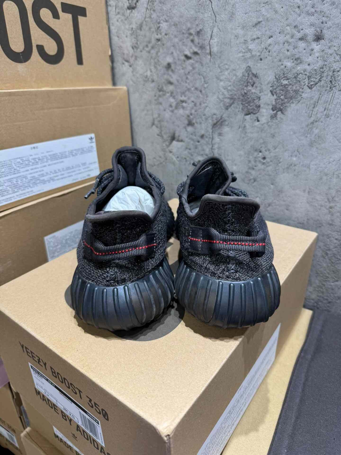 Yeezy Yeezy Black Lowtop Sneakers 42 Men Size US 9 / EU 42 - 1 Thumbnail